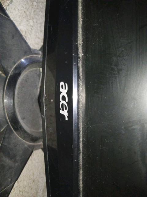 شاشة كيمنك للالعاب شركه acer شغاله وكلشي مابيها وبيها تضليل جانبي يعكس الالوان اصدار   G195
شنو المنافذ الموجودة بيها؟ مثل VGA / DVI / HDMI، وهل وياها الكيبلات لو لا؟: 
منفذ تحويله البي سي(جهاز الكمبيوتر) ومنفذ AS
هذي الضلالة/التظليل الجانبي شكد تأثر على الاستخدام؟ يعني بس على الطرف لو تمتد وتبين بكل الألوان؟: 
لا يعني الالوان تنخفض درجتها تصير شبه مشوشه يعني فقط الكدامها يشوفها يعني خصوصيه تامه
وين موقعك بالعراق حتى المشتري يگدر يجي يفحصها ويشوفها قبل الشراء؟: 
بغداد الكاضمين منطقه حي جكوك قرب محطه وسكه قطار الكاضميه واقرب نقطه كوفي يسموه كهوه السواعد شارع سايدين وبالقرب من الكهوه اكو صوره للسيد اوكف يمها وخابرنا وانجيبلكياها 
السعر شكد آخر شي؟ وهل تقبل تبديل أو تفاوض لو لا؟: 
35.000 وبيها مجال بالسعر الي يعجبك