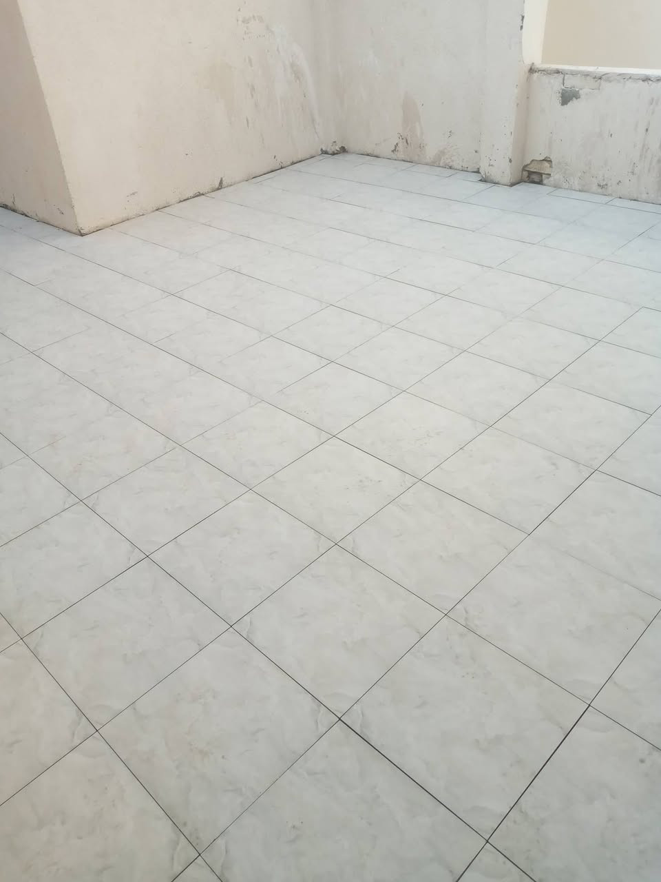 السلام عليكم خلفة سراميك درجه اولى متفرغ حاليا *********** وتس
