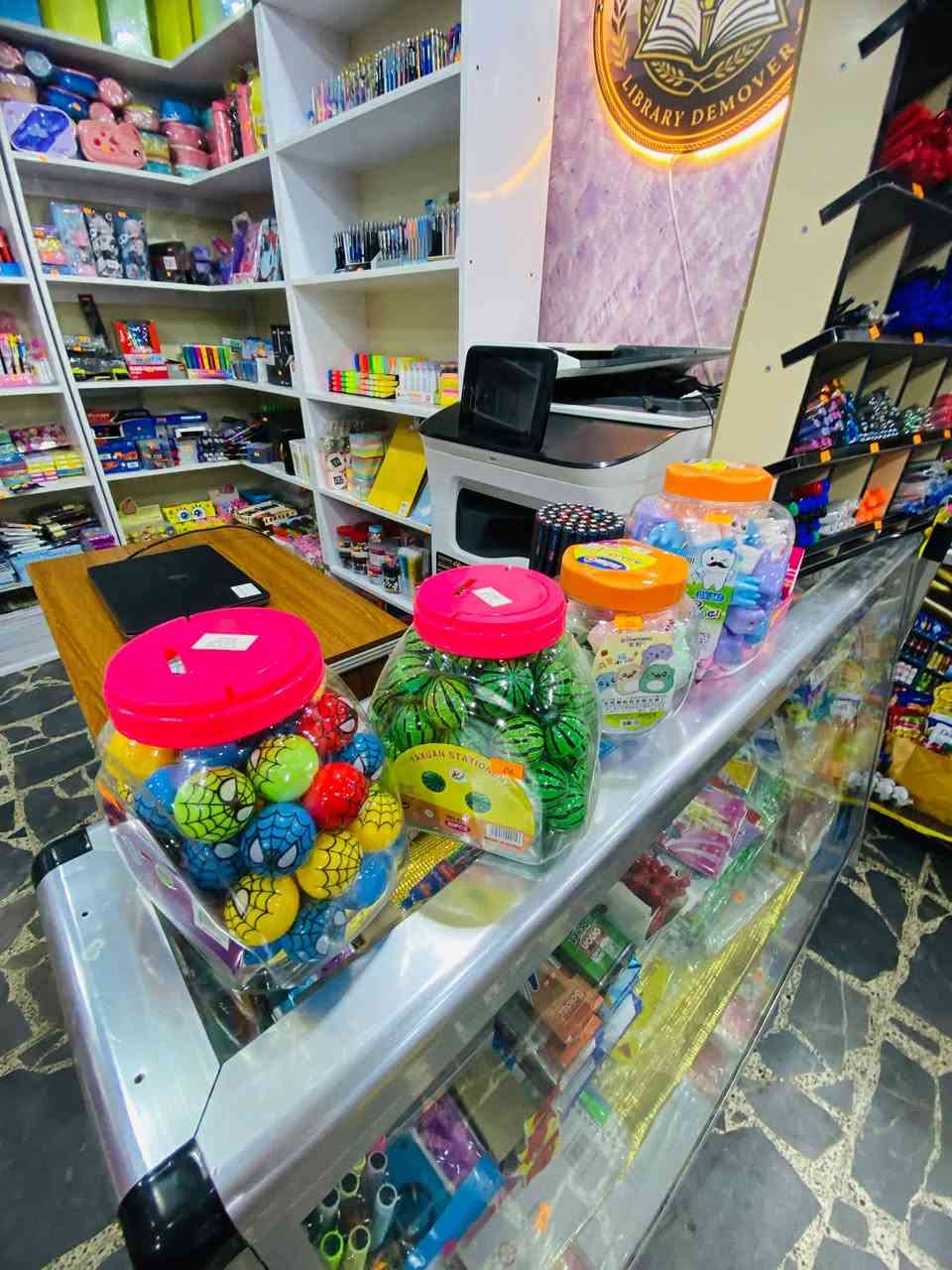 بُشرى سارة لأهل الغزالية.. تم أفتتاح مكتبة ديموفر بأسعار جوه السوك ومناسبة جداً دعماً للطلبة بالغزالية 😍❤️

تخيلوا عدهم طباعة وسحب الملفات والنسخ الـ100 نسخة بألفين دينار يا بلاش 🔥

وعدهم الكتب والملازم المدرسية لكل المراحل الدراسية بفلس ونص يبلش الكتب سعره من 4 الاف دينار وعدهم جنط مدرسية تخبل بتفاليس وكذلك الأقلام ودفاتر وكل مُستلزمات الدراسة

فاجئوني جداً أسعارهم حتى أنسب من المتنبي

وأحلى فقرة عدهم خدمة التوصيل المجانية بعموم الغزالية ورقمهم بي واتساب بس تراسلوهم واتساب يدزولكم التريدوا وحتى الممتوفر يوفروا فوراً :-
***********

المكتبة في مدينة الغزالية - شارع مدير الامن - شارع روضة ماما توتة ومدرسة الحطيئة (الشارع الرديف لشارع المدارس) 📍

نص مكتوب في الصور:
- عاجل افتتاح مكتبة ديموفر بمدينة الغزالية أسعارهم تفاليس وتوصيلهم مجاني وكل شئ تريدوا يوفروا واتساب ت : ***********