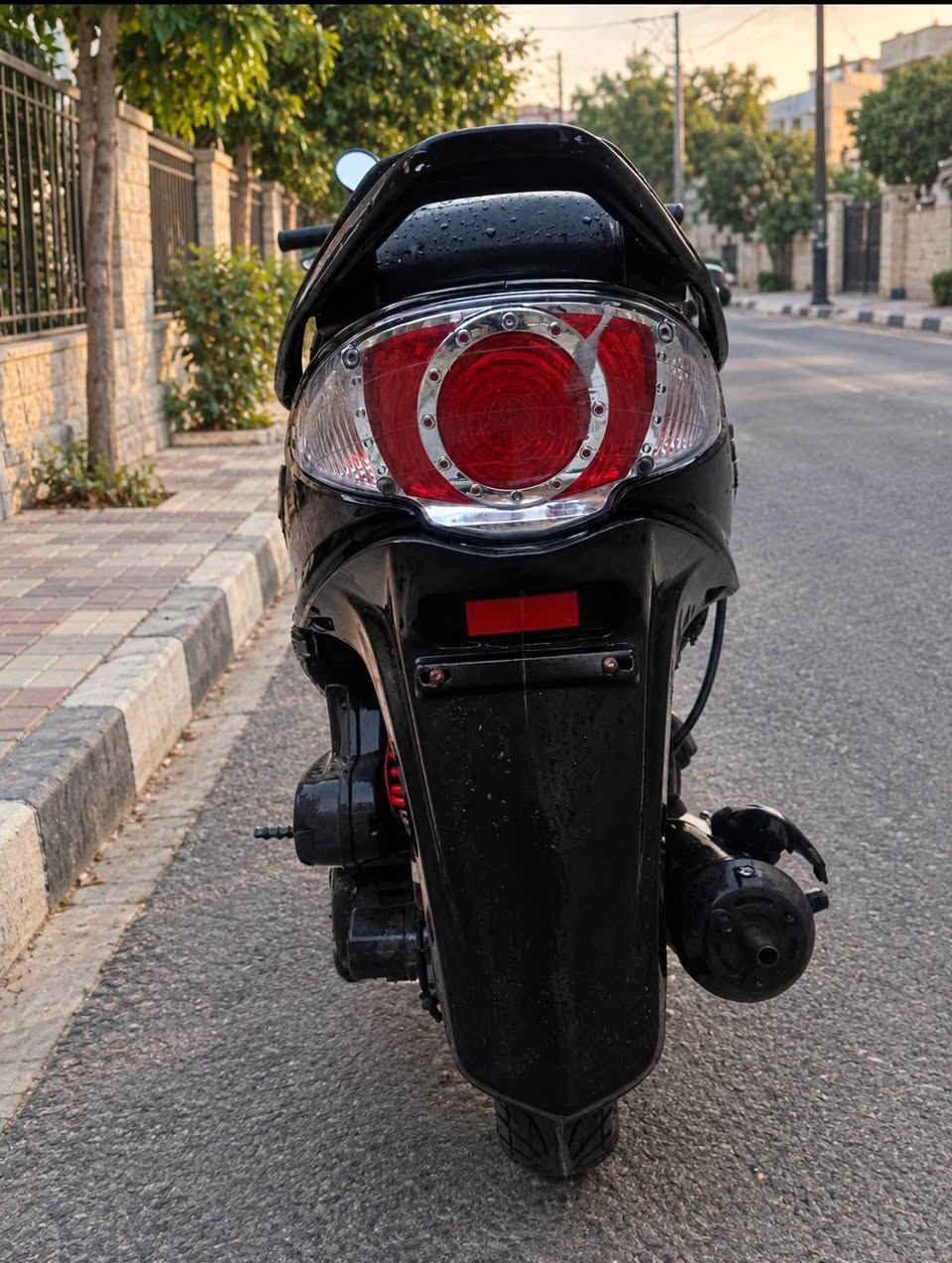 دراجه جي فور جاهزه سلف هندر اشاير يمنئ يسرئ بك لايت عداد البانزين والرون كلشي شغال مكينه ناعمه كلش ب300 وبيها مجال مكاني بلفضليه رقمي ***********
