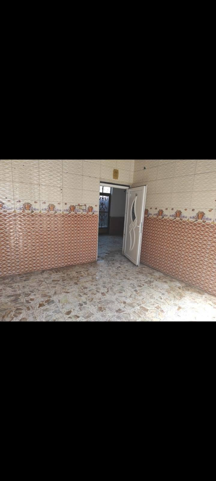 دار للاريجار 150 متر غرفه وصاله و استقبال و مكشوفه و تخاريج عدد 2 شارع المطار القديم مقابل حداديه حسين العيساوي ايجاره 250
***********
