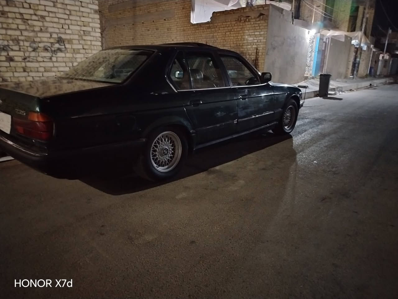 السلام عليكم 735 موديل 1993مكينه  كير مكفولات صدر أمامي وخلفي مبدله جديد تبريد شغال رقم بغداد فول مواصفات فتحه شغاله دبل ايرباك مضخم صوت كهربائيات كلها شغاله وبلاديه شركه نوزلات فيت بم جديد السياره نقصها صبغ تخم تاير جديد السعر 30.   ***********
