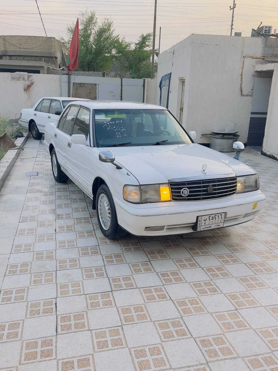 كورولا ٩٥ • ابيض • رقم بغداد