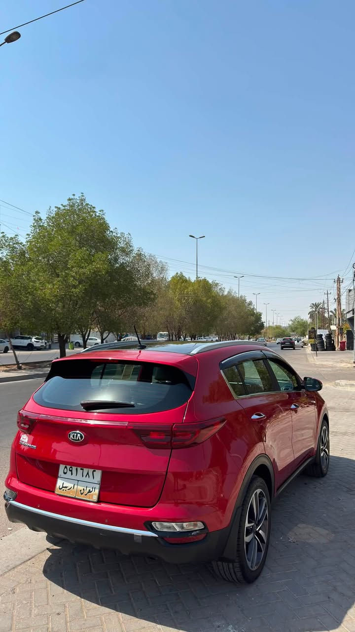 السلام عليكم
سبورتج 2020 فول جديدة 
مكينه 2000 دوش 
ماشيه 84
بانوراما 
بصمه 
فول عدى الصندوق مو كهرباء
داخل حمصي جلد ومخمل 
قطعتين تبريد 
شاشه 
سستم صوت (Alpine)
كشنين كهرباء امامي 
درايف مود (Eco-normal-sport)
السعر 188 وبيها مجال بسيط
العنوان بغداد /حي الجهاد
للاستفسار ***********
