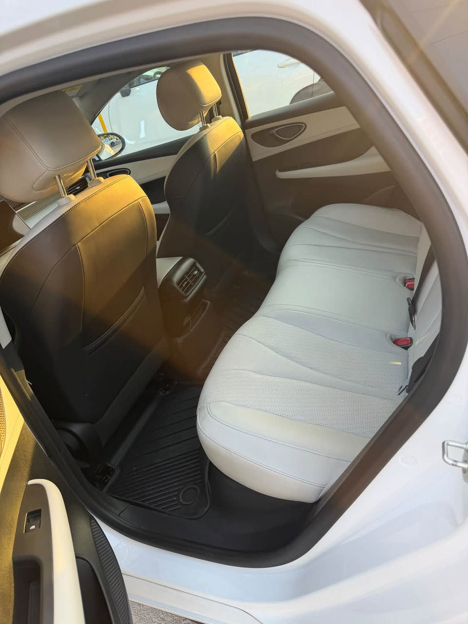 السلام عليكم BYD سيل 5 ماشيه 15700  
كفاله من التعديل وصبغ السياره بسمي تحويل ثاني يوم
رقم حلو بغداد 
السعر  21650 
مع شاحنه بدون ايرث وشاحنه اصليه
مكاني السياره 
بغداد السيديه قرب الجسر الجادريه
اي استفسار على الرقم التالي 
***********
