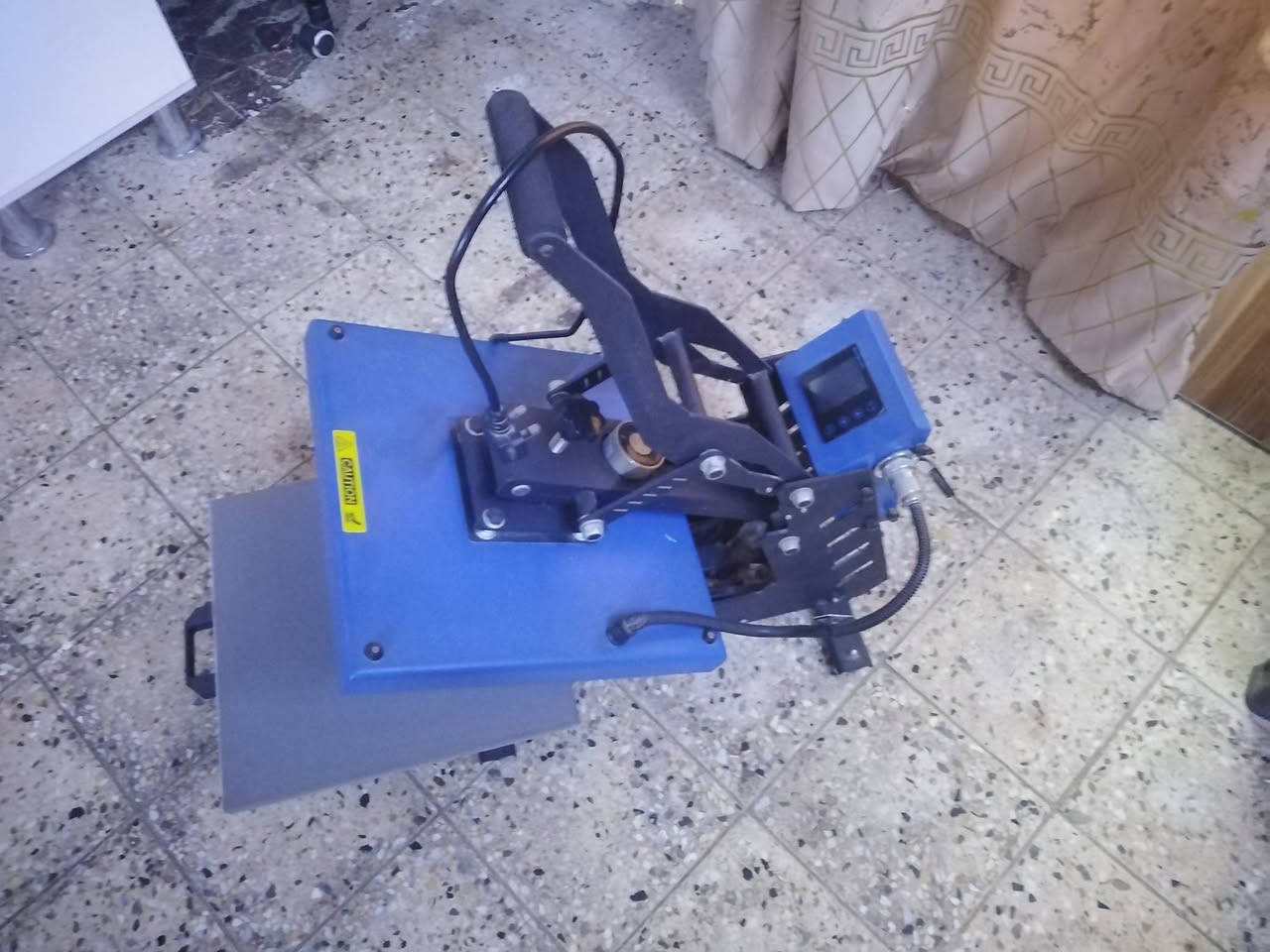 جهاز طبع حراري قياس ٣٨سلايت قفل مغناطيسي
السعر ٤٠٠ الف د اتصال ***********
