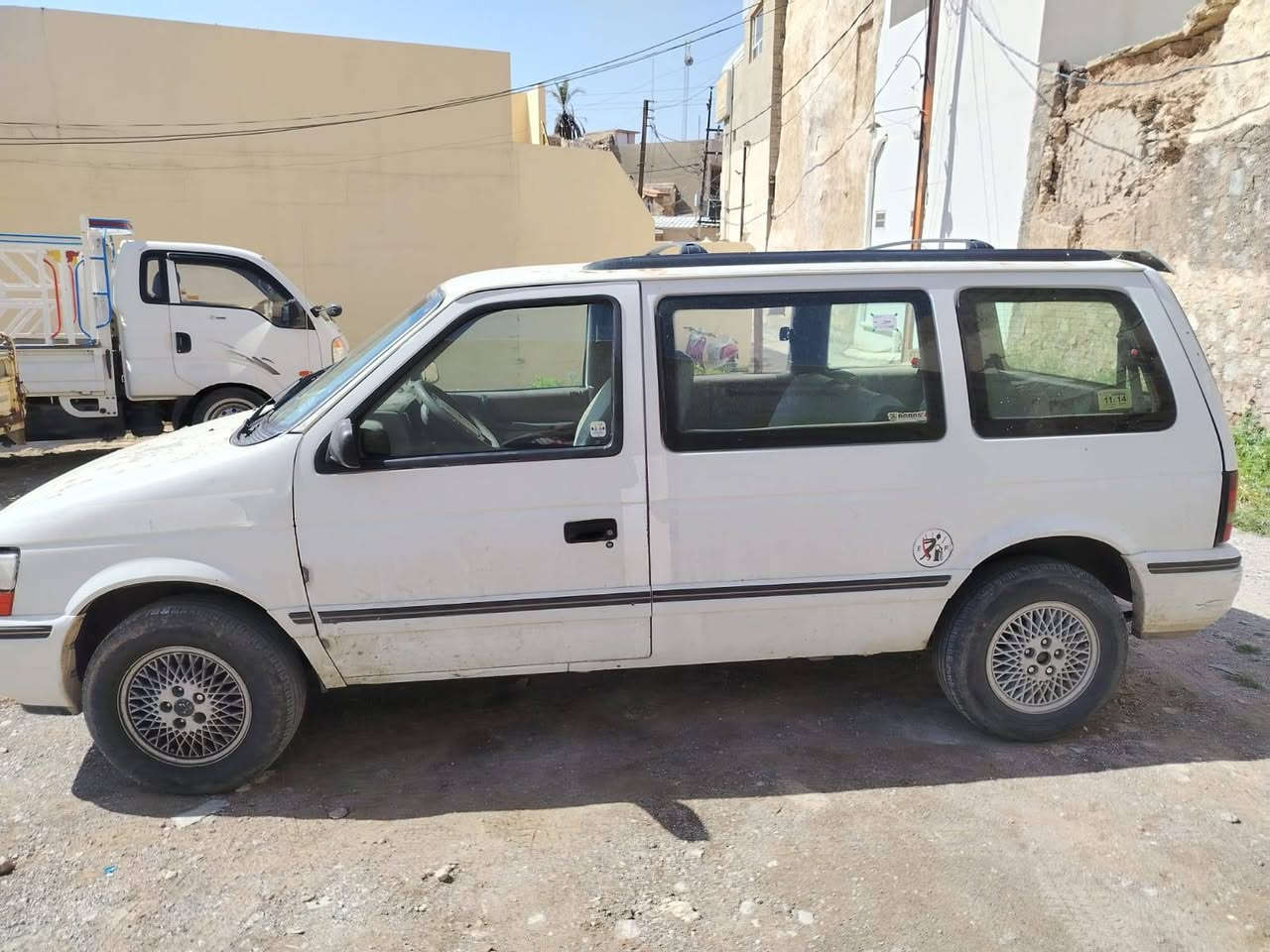 سياره كلايزر خصوصي ابيض اللون رقم كركوك رقم دولي شرط تحويل مشروع وطني موديل 1993 سعر 45 وبي مجال اتصال على الرقم ***********
