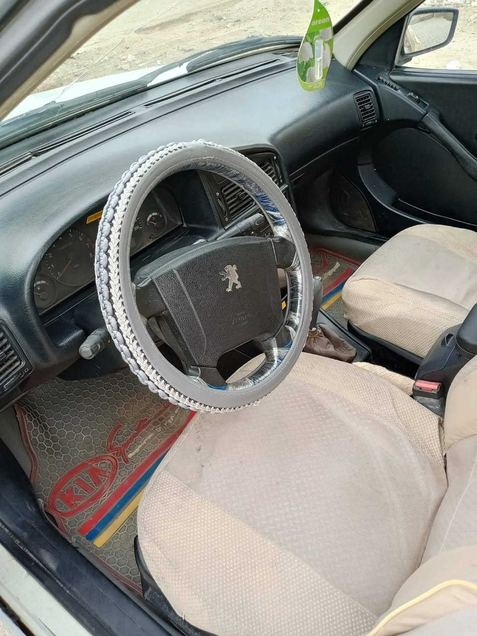بيجو لميس • ٢٠٠٩ • ٢٩ ورقة