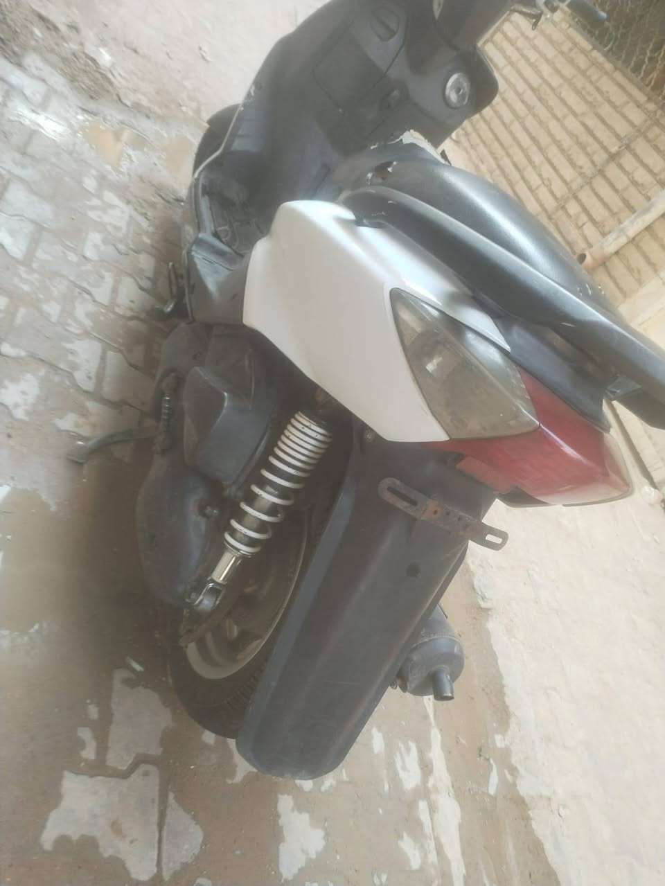 دراجه سكنس شغاله سلف هندر مكينه حلوه تراي وين ميعجبك بس اشاير مالته واكفه باقي كله شغال مكاني اعظميه سعره 350 الف قفل شراي يتصل عل رقم ***********
