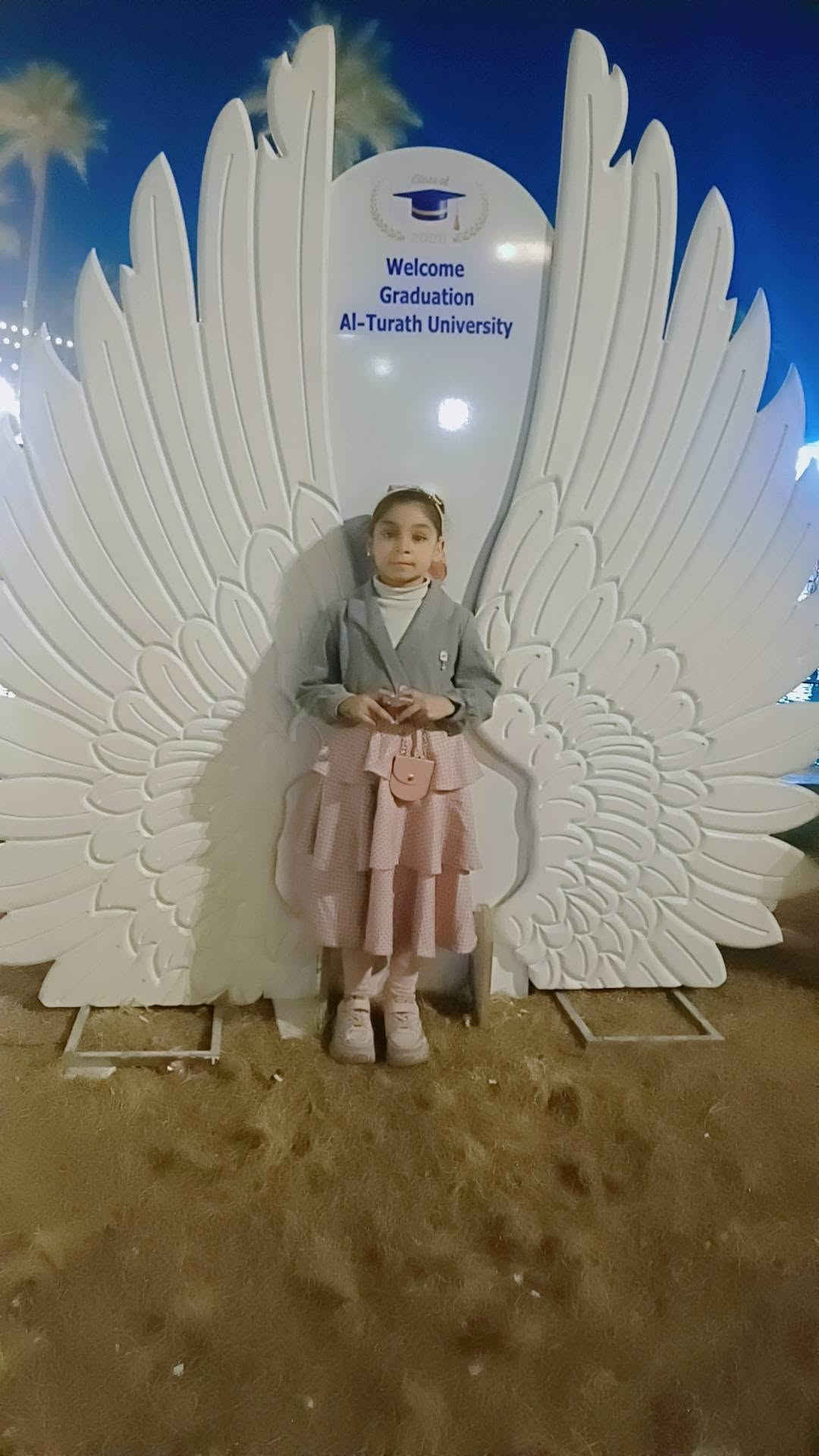 تصفية مخزن للبيع التفاصيل اسفل الصورة  مكاني بغداد للاستفسار على الارقام التالية :
*********** محمد
*********** هديل

نص مكتوب في الصور:
- تجهيزات الاميرة
- ***********
- ***********
- تجهيزات الأميرات للمناسبات والأعراس *********** ***********
- تجهيزات الأميرات
- للمناسبات والأعراس
- ***********
- ***********
- يا ناقش الحنا
- على ناعم الكف
- انقش على كفها السعادة
- الليله جنتي