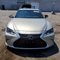 لكزس ES300h • هايبرد ٢.٥ • ماشي ١٠٠٠