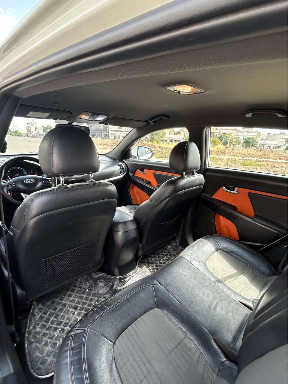 كيا سپورتاج موديّل ٢٠١٣
Kia sportage 2013
مواسه فات خه ليجى ناو قه يسى
فول مواسه فات تەنها پانوراما و ده بل ئه كسل نيه مەکینە ٤ بستونى نه كراوه ٢٠ ى DOHCى مەرغوب سه يارەکە به نزين وغازه سيستمى غازى ئيتالى بو به ستراوه مواسه فاته كانى:
حاسه و كاميّراى دواوه، تەحدید سورعه، بلوتوس ئاويّنه كانى شەفت و ئیشارەتن، كوشنەكانى جلده، گێر ئۆتۆماتیک و ،عادى،سوكان ڤوليوم، لايت ليده،كوشن كاره بايي، دوگمەی تراكشن و دژە خليسك
سەیارەکە ٢ پارجەی پيشەوەی بوياغه ئێرباگی سوكان به بيلاد سيستم كراوەتەوە گێر و  مەکینەی نەکراوەتەوە و تەحویل وغەرامەشی بەشەرت نرخى سەیارەکەش١٣٥ گەڵا و مه جال
رەقەم تەلەفون
***********
*********** السليمانية, العراق
