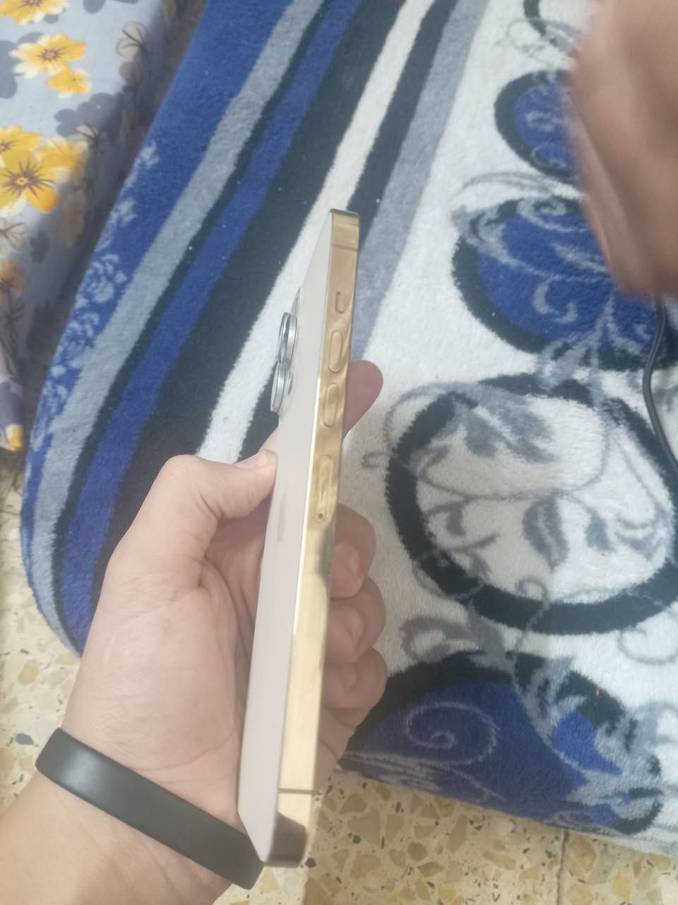 سلام عليكم عندي ١٣ برو ماكس البيع ذاكرته ٢٥٦
بطاريه ٨٠ بي فطر بل كلاز ما مبين
 ٦٠٠ و بي مجال مكاني كراده
***********
