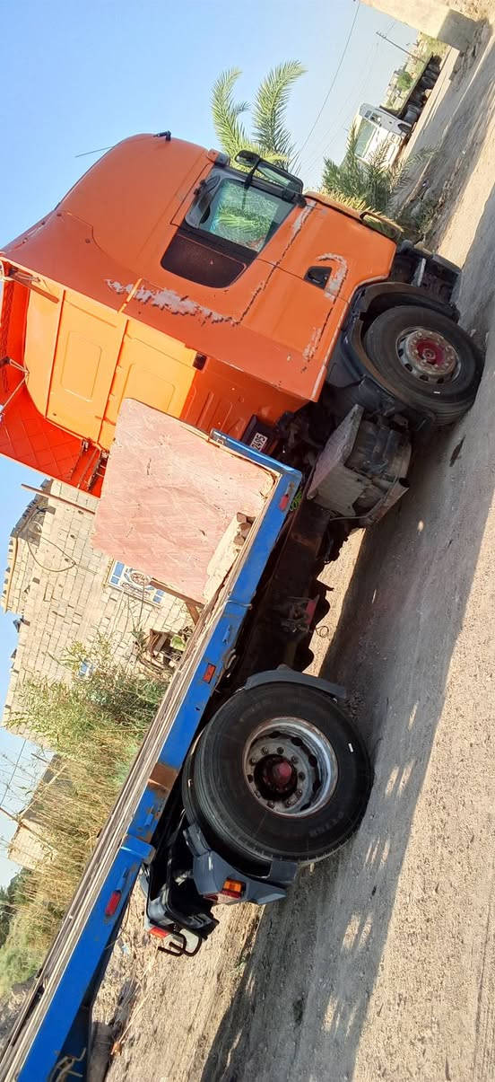السلام عليكم البيع سكانيه موديل 2000 مكينه انجكتر  كير عادي 3ب3 شاصي كفاله رقم انكليزي ***********
