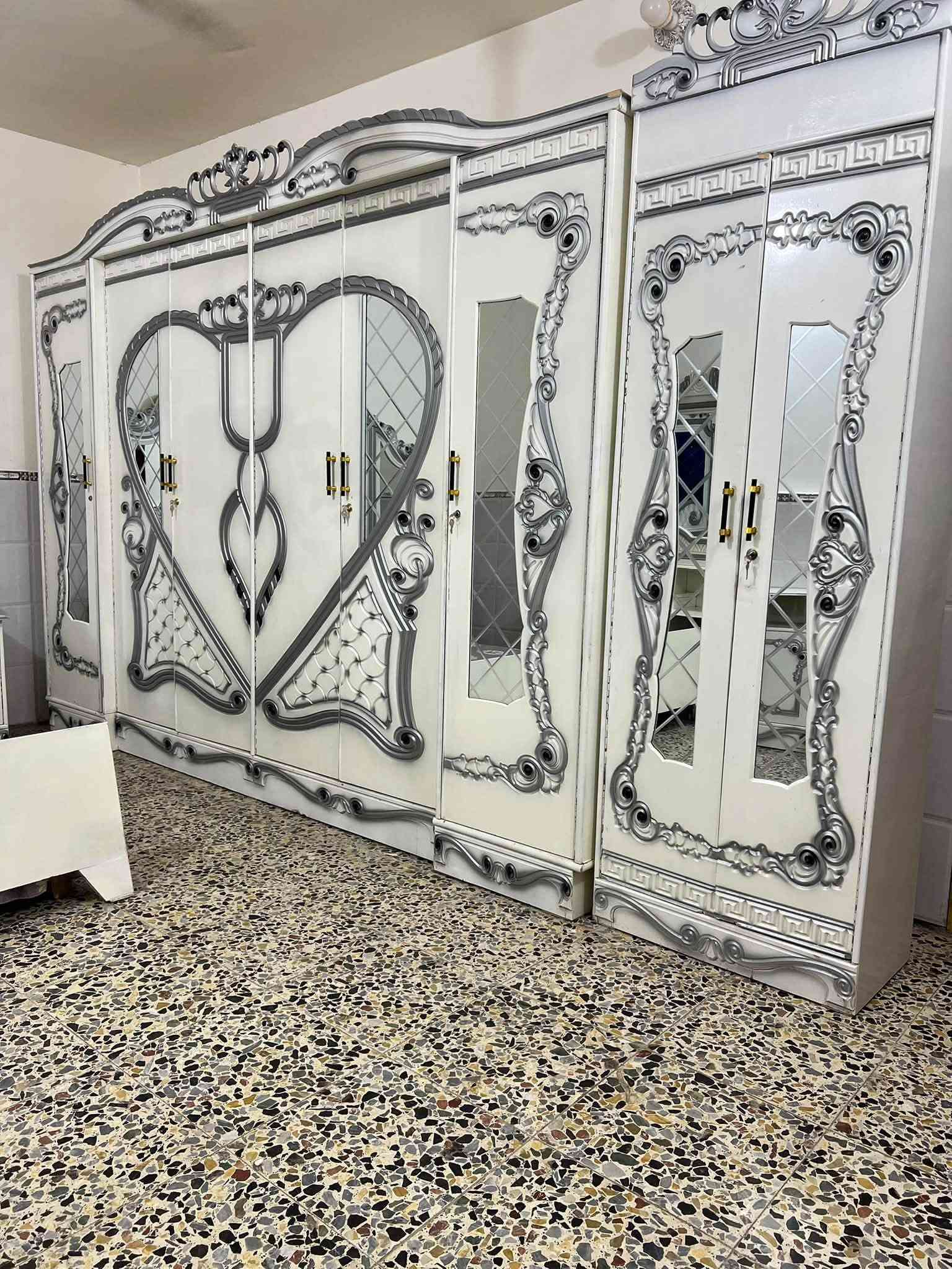 غرفه اخشاب عراقية مال عرسان السعر ٧٥٠ العنوان الشعب حي بساتين ويوجد توصيل ***********
