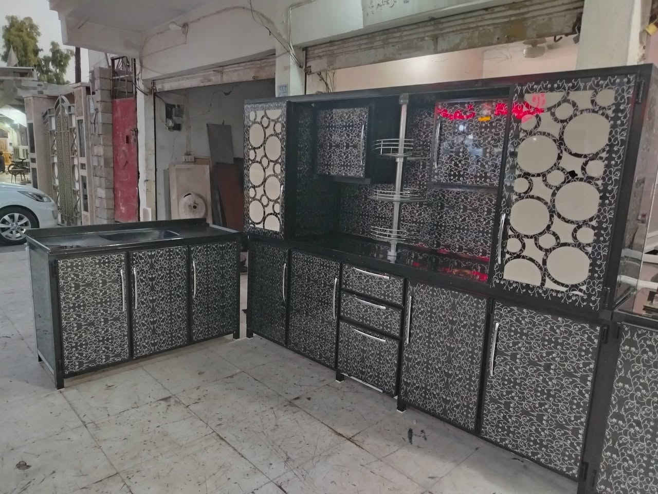 للبيع كونتر ارضى ملحق ابوبوفيه مترين نص   سنك ١٣٠سم كرانيت    مع طباخ ٥ عيون شغال كونتر ٥ قطع  سعر الاتصال *********** اسيا ***********
