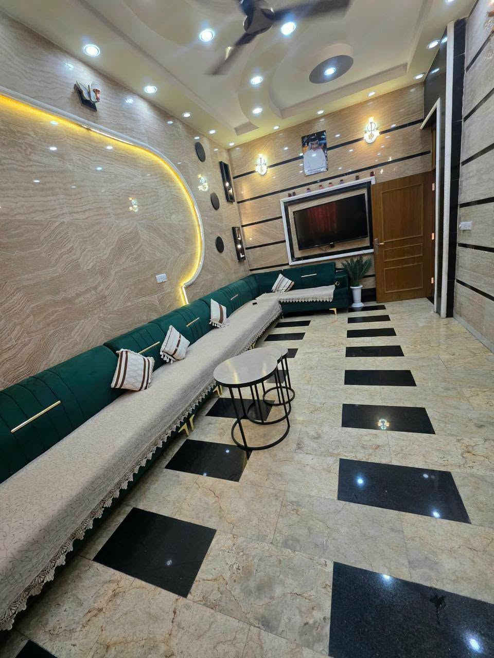 (( بغداد الجديدة قرب مصرف الرشيد ))أو قرب مستشفى العلماء معروض بيت حديث طابقين ملك صرف المساحة ١٢٥ متر الواجهة خمسة متر والنزال ٢٥ متر نضام سويت يتكون من استقبال وصالة كبيرة ومجمع صحيات داخلية وخارجية والطابق الثاني عدد غرف ٢ البناء ٢٠٣٢))للستفسار بآدارة الوسيط العقاري الاستاذعلي خلف الشمري *********** ((***********))للعازم على الشراء من المحافظات العراقية نحن في خدمتكم ((ملاحظة) )نستقبل كل عقارات المحافظات العراقية ننشرة ونعرضة في الموقع والمكتب الخاص بينا فقط ونعمل على بيعها بجهد بشرط (رسمية أصولية )
