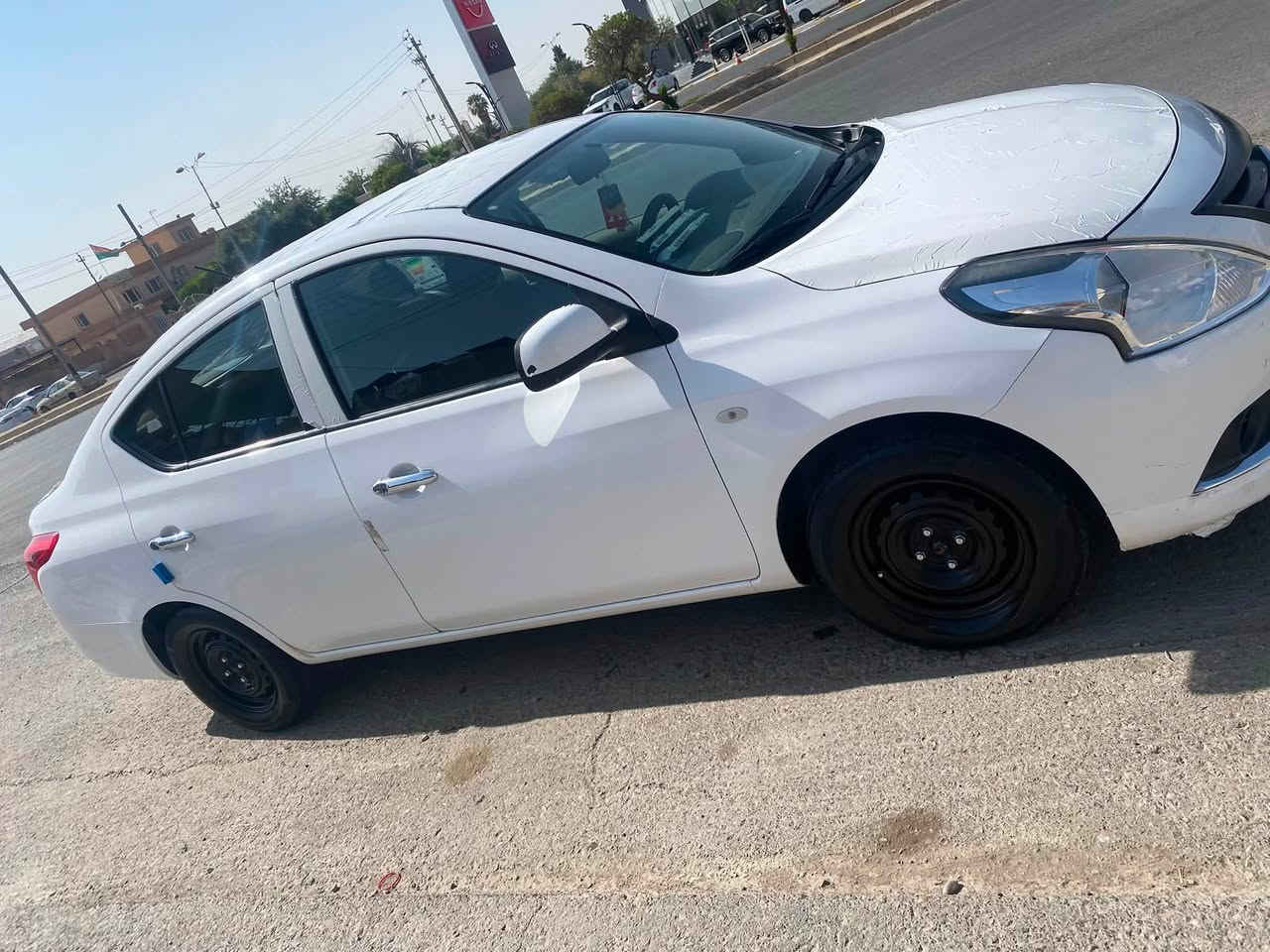 نيسان صني هندي ٢٠٢٢ ماشية  ١٣٧
بيها باب خلف السائق تبديل اصلي مو اسود وصابغة
وبيها بارد قليل 
مكاني بغداد الكرخ 
السعر :١٠٤ وبيها مجال 
***********
