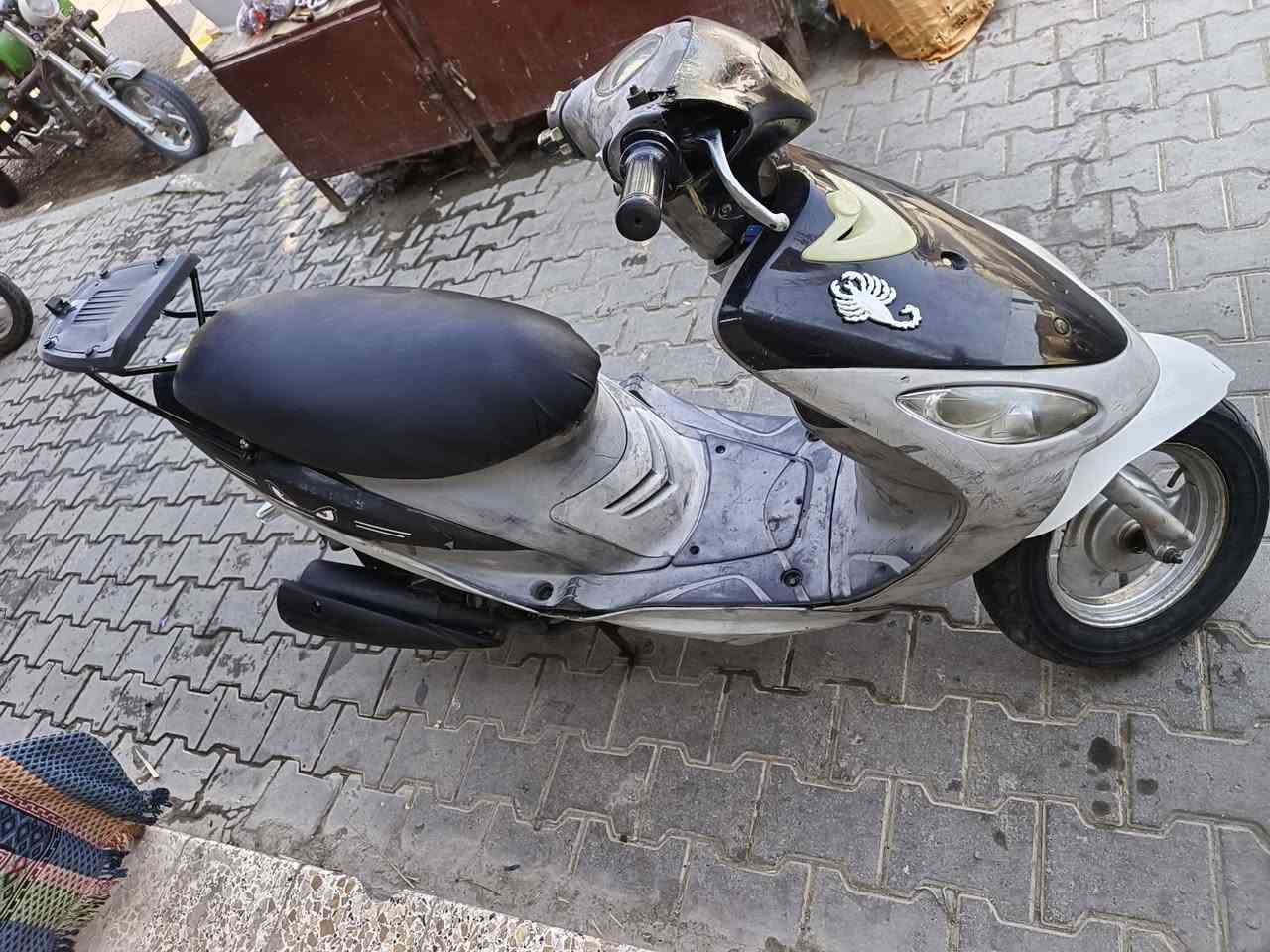 السلام عليكم دراجه ماكس للبيع مكينه حاويه بس بدل بيها ربل ولف كل شيء شغال بيها مكينه خير من الله مكاني بصره قضاء المدينه يم فرقه الغدير رقم سعر650 وبيها مجال الطيبين الهاتف***********
