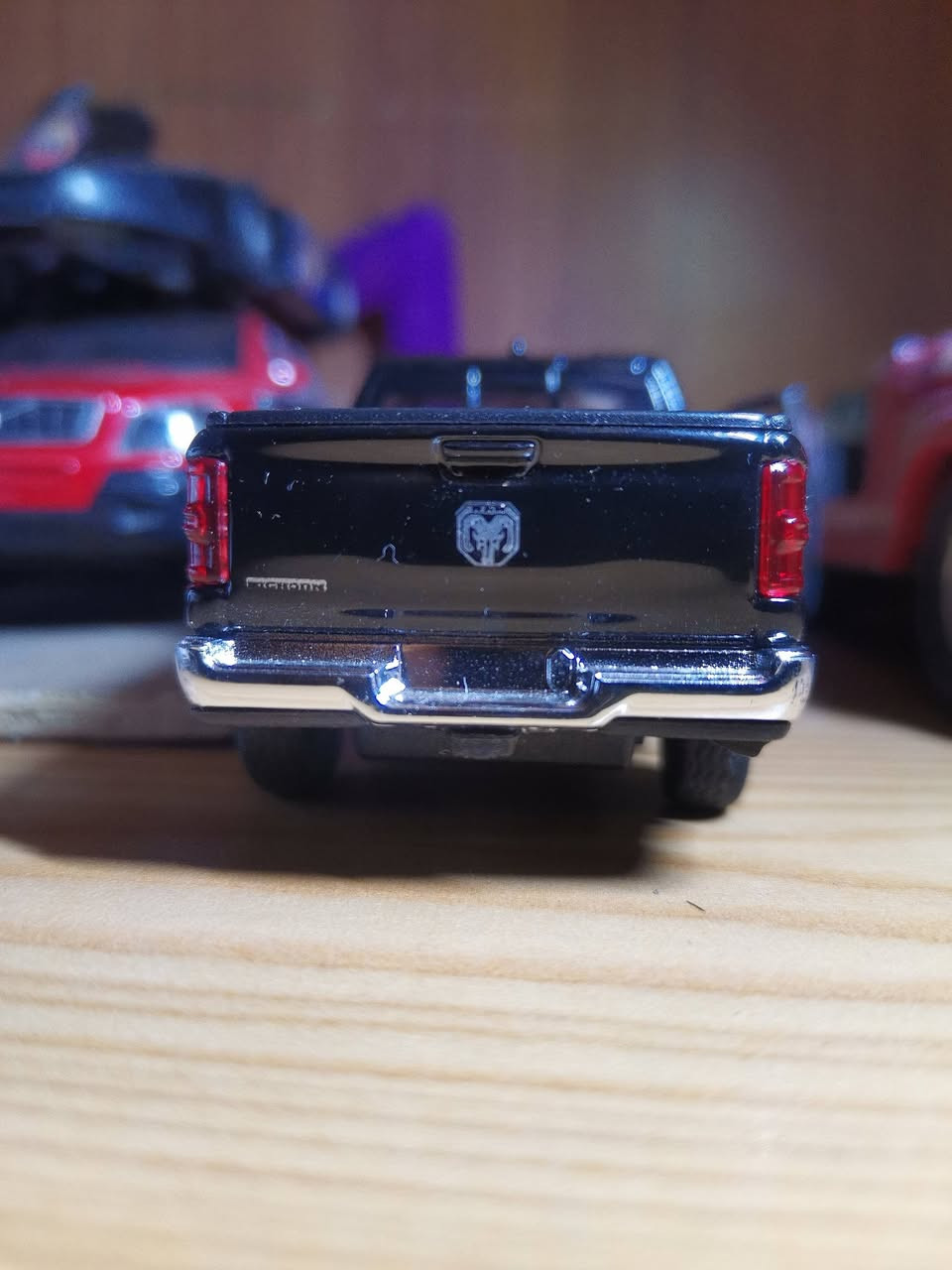 للي يريد يتميز شوي مجسم RAM 1500 2019 لون اسود مع تطعيمات نيكل ومختم 1500 مرخص FCA شركة DODGE السعر 10 متوفر توصيل للتواصل *********** ❤️
