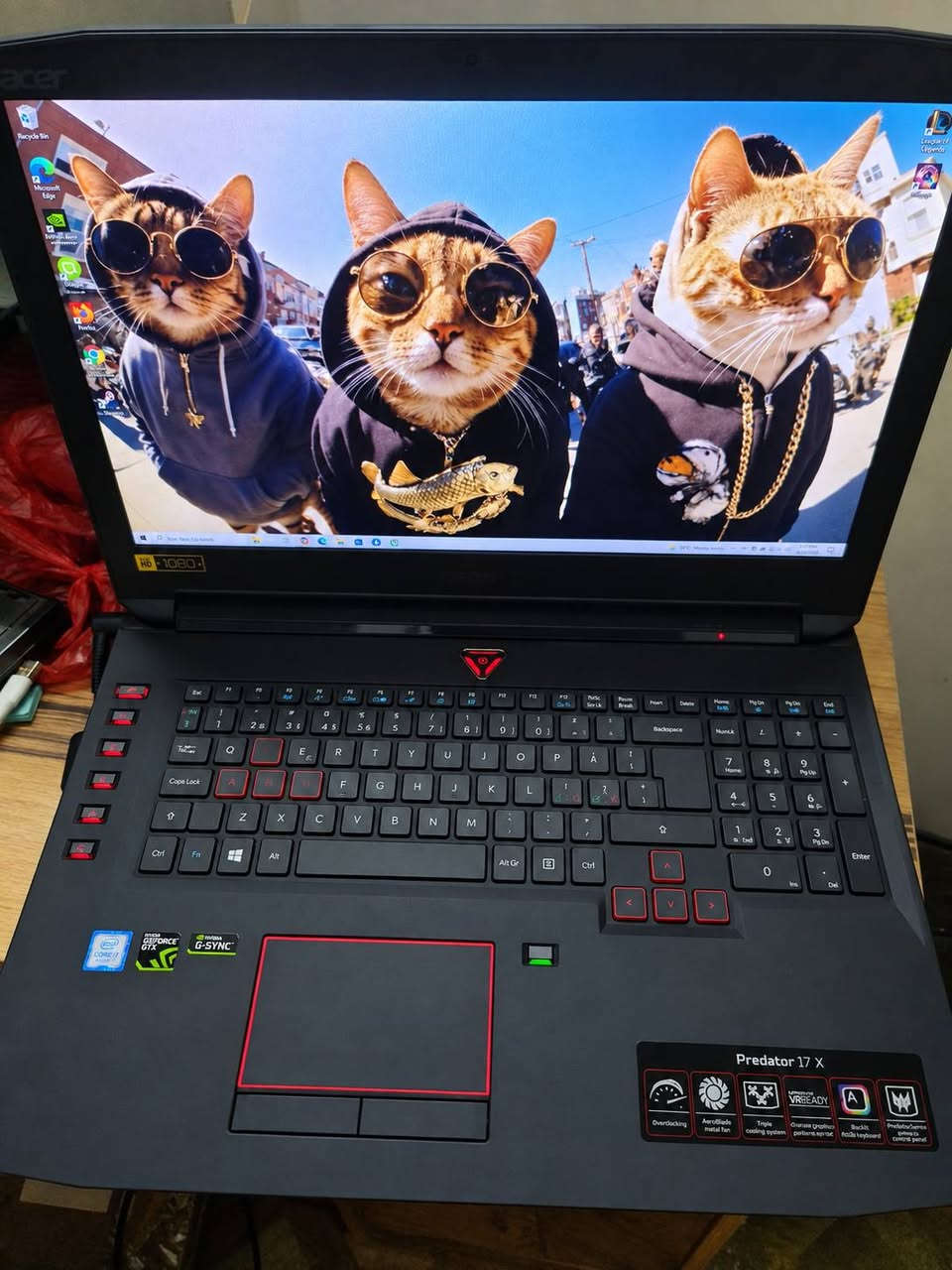السلام عليكم 
عملاق نادر من Acer فئه احترافيه Pradetor X17 
لابتوب نضافه جيده بدون خلل شغال بمواصفات عملاقه طبعا
كالآتي  
شاشه عملاقه 17.8 انش بمعدل تحديث 75Hz دقه ألوان ديناميكيه نقيه 

معالج احترافي من انتل 
Core i7-7820HK 4GHZ Oc 
فئه HK للاداء الثقيل اكيد 

كرت شاشه منفصل تحفه من 
Gtx 1080-8GB 150W full WATT  
عملاق بكل المقاييس 

رامات سعه 16GB نوع DDR4 قابل للتطوير 
هارد 1Tb m.2 قابل للاضافه 

نضام صوتي هوه الاعلى ب6 سبيكرات صوت جدا عالي

افضل نضام تبريد ب4 مراوح داخليه ب8 مشتتات حراريه عملاقه بارد جدا تحت الضغط، حوالي 65°c

قادر على تشغيل كافه الكيمنك الثقيل و منصب
Last of us 2 remastered 
باعلى كرافك ultra  بسلاسه جدا عاليه

السعر ٦٨٠ الف فقط 
بغداد قرب البياع و متوفر التوصيل ايضا 
تواصل***********
