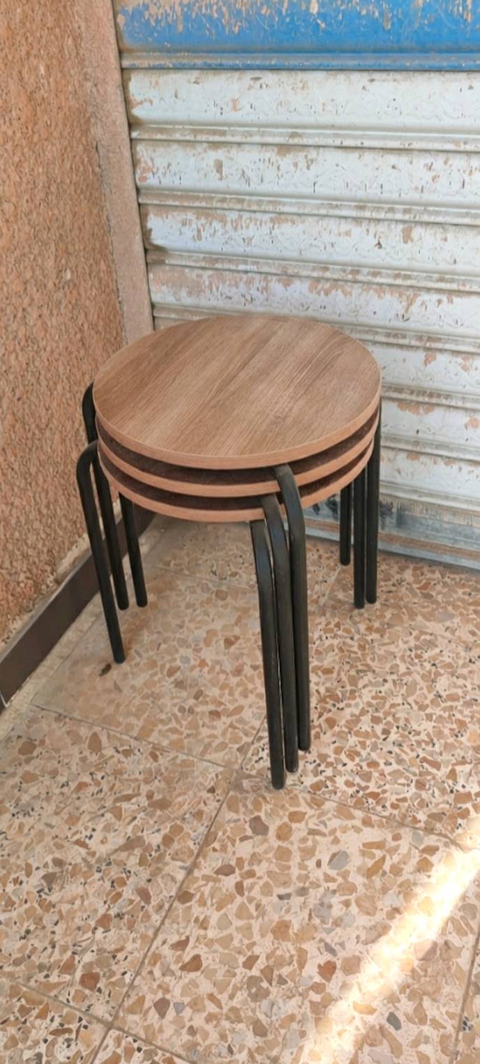 طاولات ضيافة الثلاثي بسعر 45 الف 
قياس الدائري والمربع 40×40
قياس المدرج 
الكبير 40
الوسط 38×35
الصغير 30×35