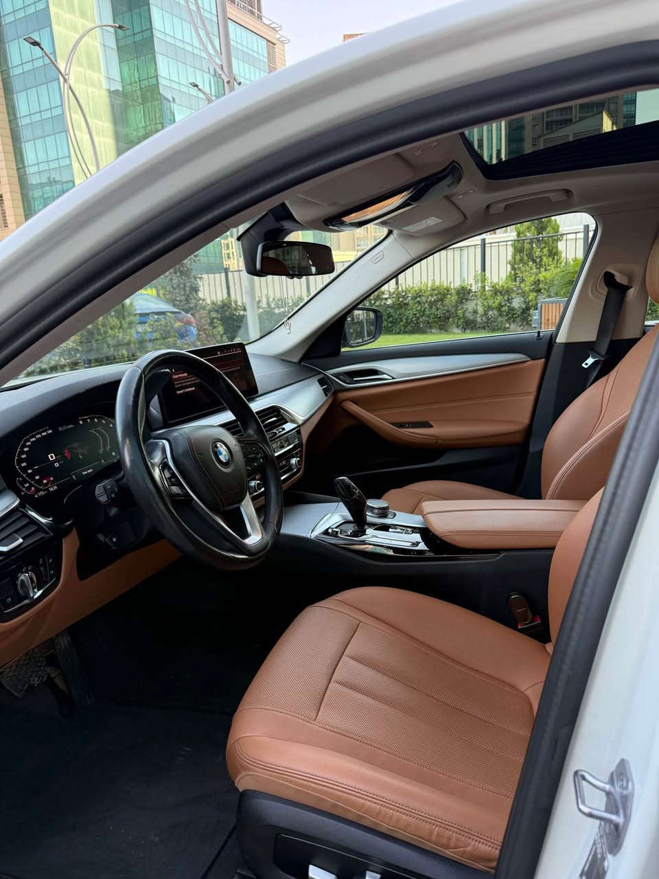 BMW 520i
شه ريكه عروش سفري شه ريكه هه ولير كلين تايتل بي سبوغ سه ياره كه يه ك ده سته زور نويه ٦٨ كم رويه عيسابي سفري لو بكه فول مواسه فات داواي 345$  به ناوي خومه
*********** أربيل, العراق
