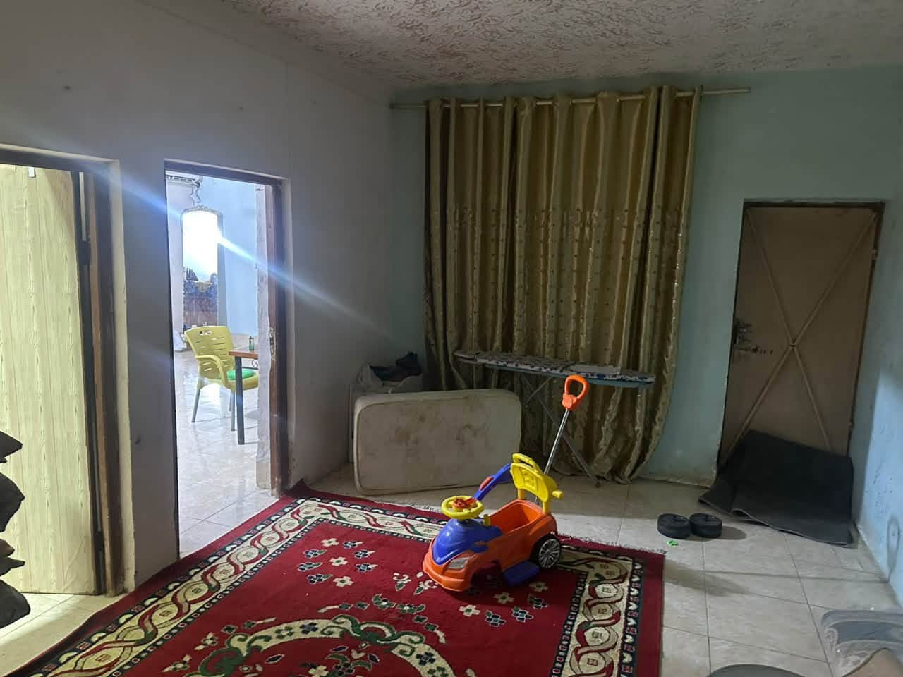 للبيـــــــــــــــــع
بيت للبيع في حي الرياض قريب جداً من الندي الرياضي بناء قديم يعتبر قطعه، السعر مناسب، المساحه ١٨٠م ، البيت طابقي يحتوي على ٣ غرف نوم + استقبال كبيره + صاله + مطبخ + ٣ مجمعات صحيه + كراج مع حديقة صغيره. للاستفسار *********** بي واتس أب.
