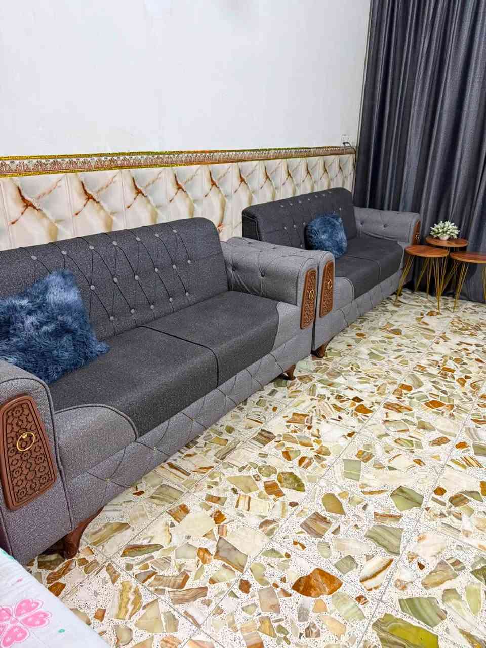 السلام عليكم 
تخم 10 مقاعد نضيف جداً جداً اخو الجديد 
السعر 400 بي مجال جداً قليل 

***********
