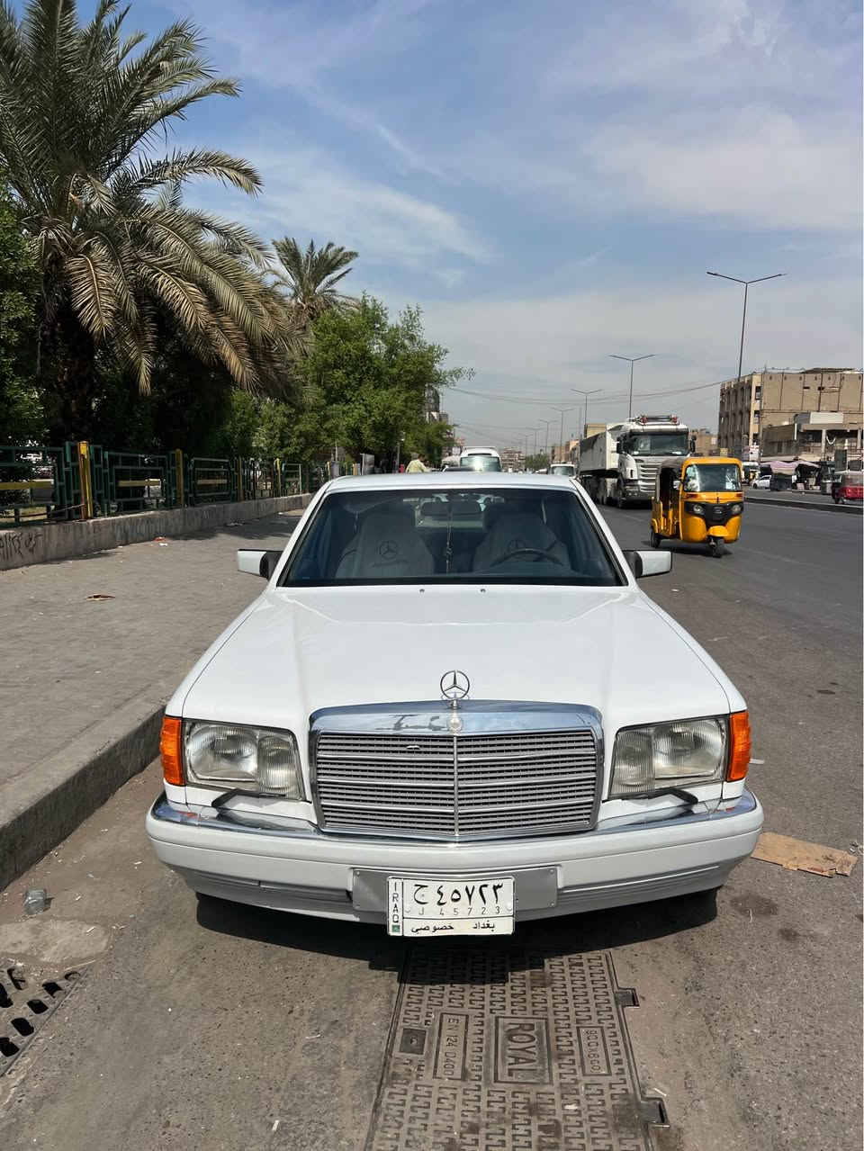 سلام عليكم 
مارسدس جامبو للبيع 
كير و مكينه بلادي ( عنكبوت ) 
منضومه البانزين ادامه كامله عنكبوت و صوندات و فيت بمات فلاتر كلشي جديد 
غرفه قماش نيلي 
كهرباكيا شغاله كلها 
تبريد شغال ثلج 
سياره كامله للاخير 
للاستفسار الاتصال :*********** بغداد, العراق
