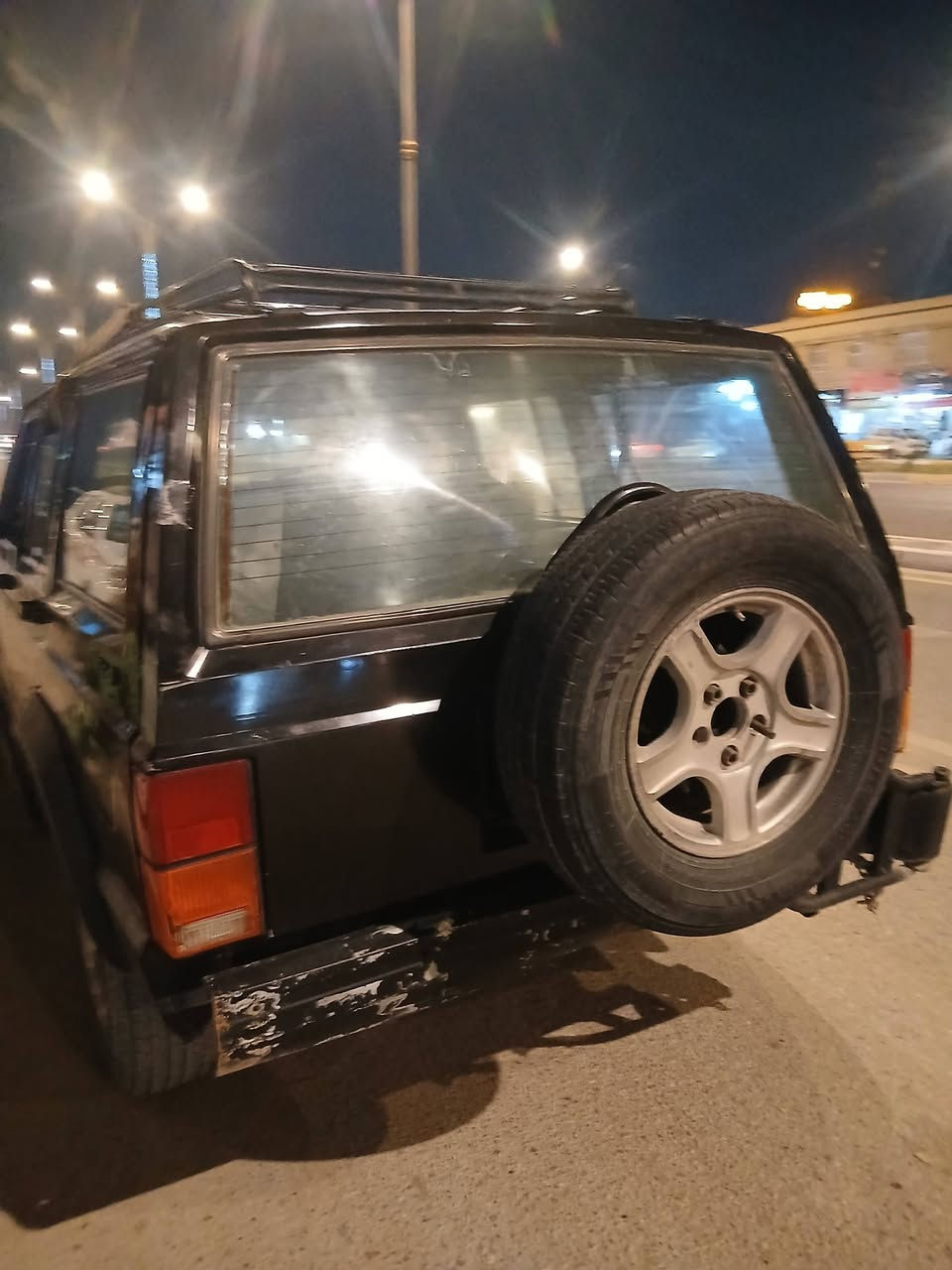 السلام عليكم جيب شيروكي موديل ١٩٩٠ رقم نجف تحويل مباشر كير مكينه ففتي جدد وحداديه جديده وتخم تاير جديد للأستفسار *********** مكاني كربلاء
