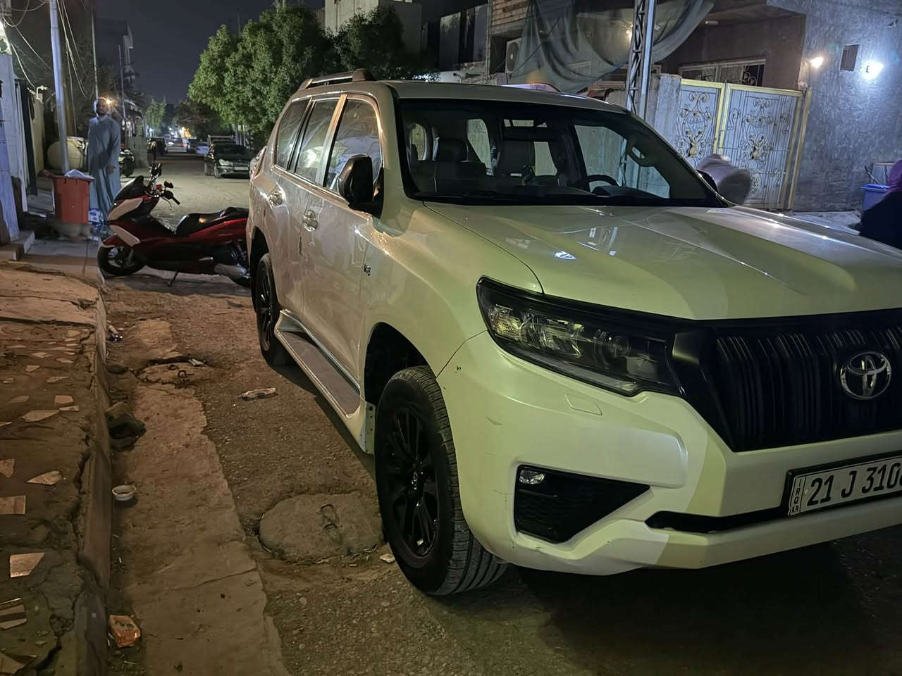 سلام🤝عليكم
تيوتا برادو خليجي موديل 2023
ماشية 108 
فئة Txs
سيارة🚘 مجفية ومعمرة تعمير حلو  سونار بل منشور
سعرهة 255 وبي مجال بسيط
مكانهة ديالى بعقوبة
***********
