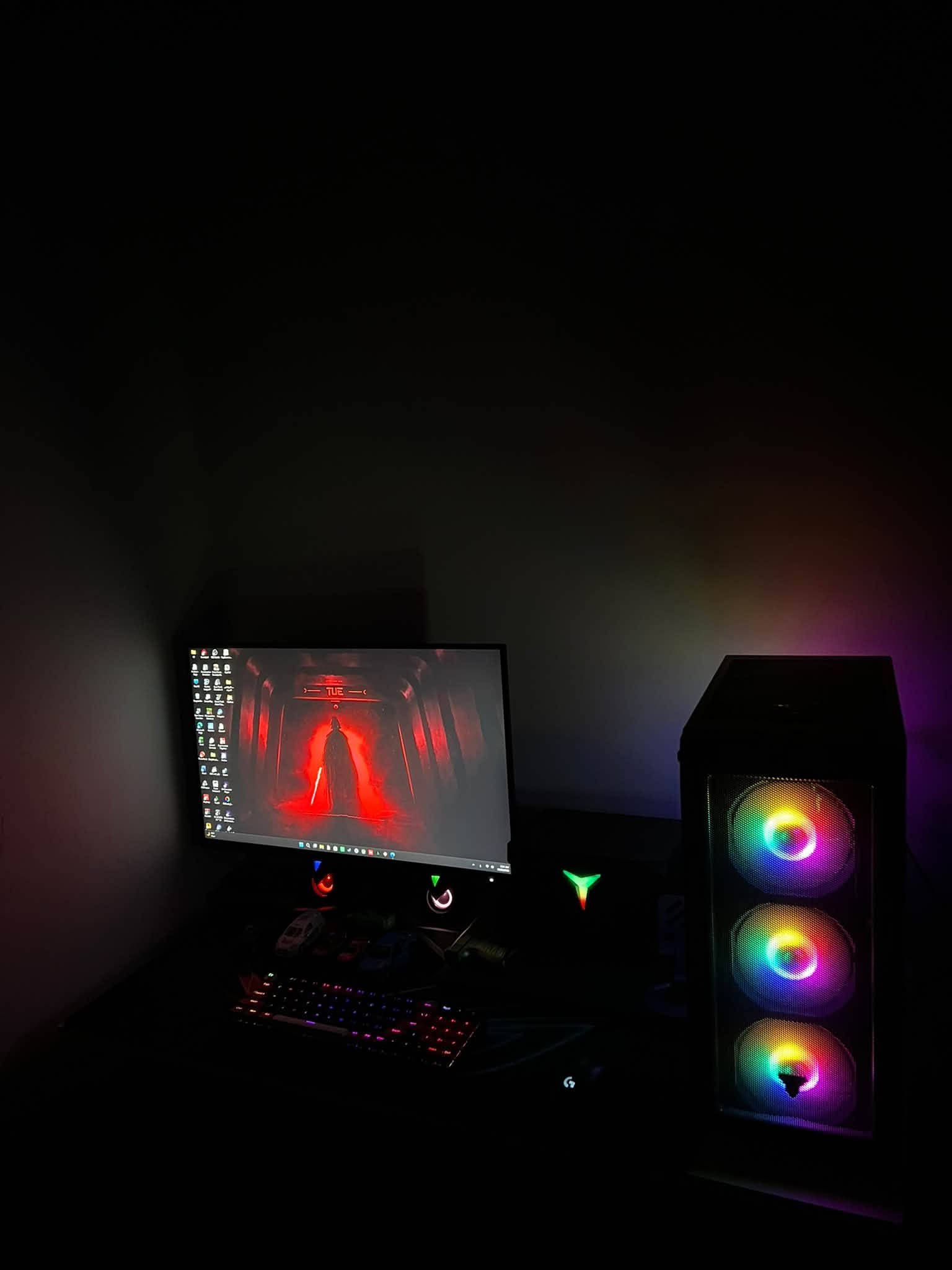 RTX 3060 • رايزن 5 4650G • شاشة 27 بوصة
