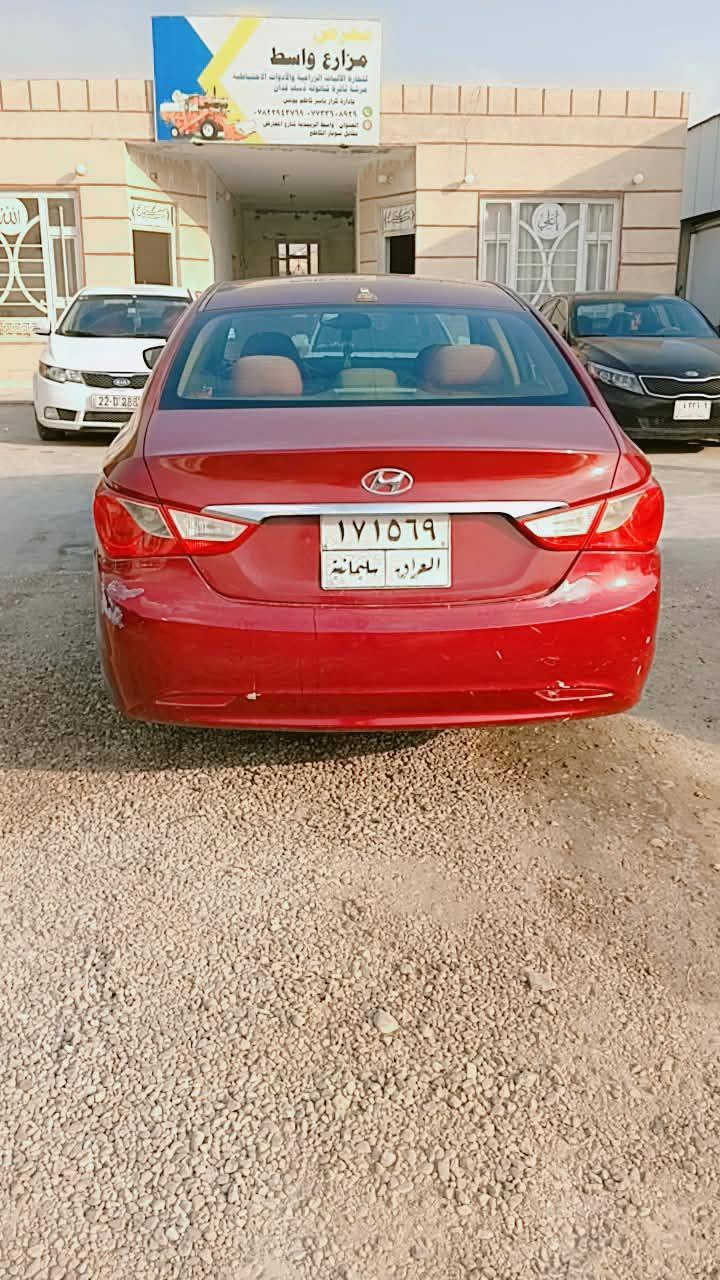 سلام عليكم سوناتا للبيع موديل 2013 سياره خير من الله مكينة وكير صدر تخم تاير جديد سياره احله من الصور السعر 88 وبيه مجال للشراي يتصل ***********
