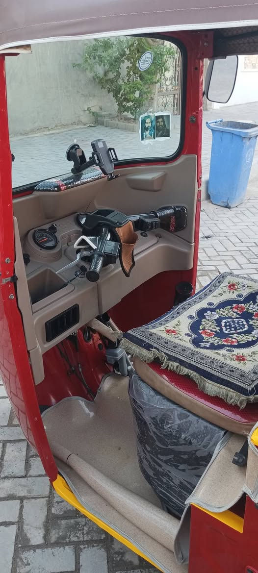 يا الله تكتك 22 شهر الثاني للبيع كفاله عامه من كل شيء محرك ما مفتوح اكسن ما مفتوح  كلتشات ما مفتوحه على وضع الشركه ما بيها  ما بيها لا حار ولا بارد سعر 9500 مكان بغداد مدينه الصدر قطاع 73 الرقم ***********
