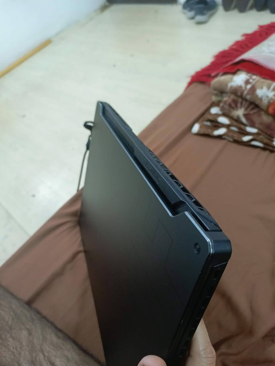 سعر 970 الف 
اللابتوب الوحش بشاشة حجم 17.3 

Asus tuf gaming F17 

Intel CI7 11800H

RAM :16 ddr4 3200mhz

GPU : RTX 3060 6GB GDDR6

1 TB SSD 

144 HZ SCREEN

RGB KEYBOARD 

وياه ماوس وشاحنتة الاصلية ومبرد اصلي ٦ مراوح وكارتون مو مالتة بس للحفظ مال غير لابتوب 

بغداد حي الجهاد *********** توصيل ما عندي
