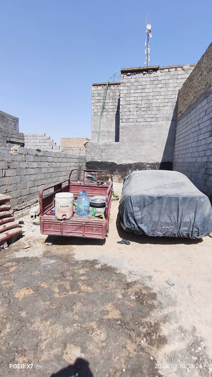 السلام عليكم قطعه للبيع المساحه 50متر بل سواده فرع المدارس بفرع الخيكاني سعر القطعه 12وبيهة مجال للتواصل هذه رقمي ***********ملاحضه القطعه الي يصفي مجازه عليه متر وهسه راح يفلشه ورجع المتر مثل ما موضح بل صوره جاي يبني أساس جديد
