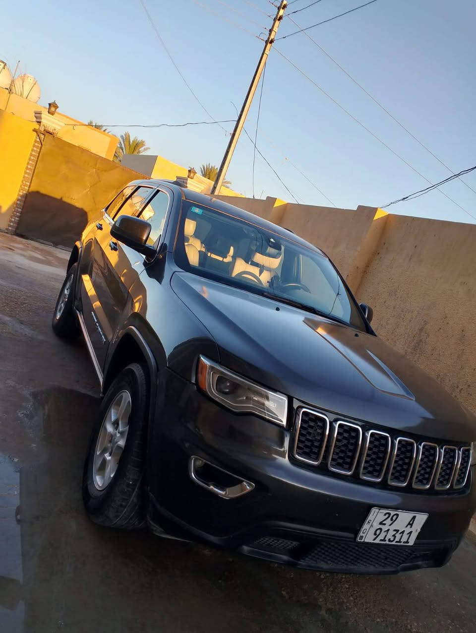 جيب موديل 17 
كامل مواصفات عدا الفحته
ضرره بسيط كلش چاملغ وخشم بنيد
ماشيه 58 الف حقيقي 
السياره جديده
السعر 180 
***********
