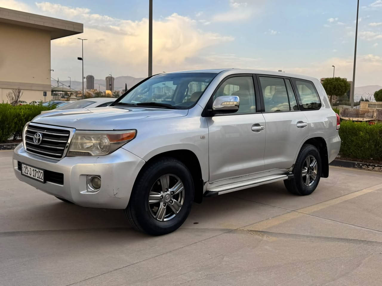 2008 گير عادي
خليجي 
بدون صبغ 
فتحه . ثلاجه . تبريد مركزي 
بصمه 
ماشيه 380 الف كيلومتر 
سنويه جديد 
تحويل غرامه شرط 
سعر 235 ورقه بي مجال بسيط 
مكان السياره سليمانيه 
***********
