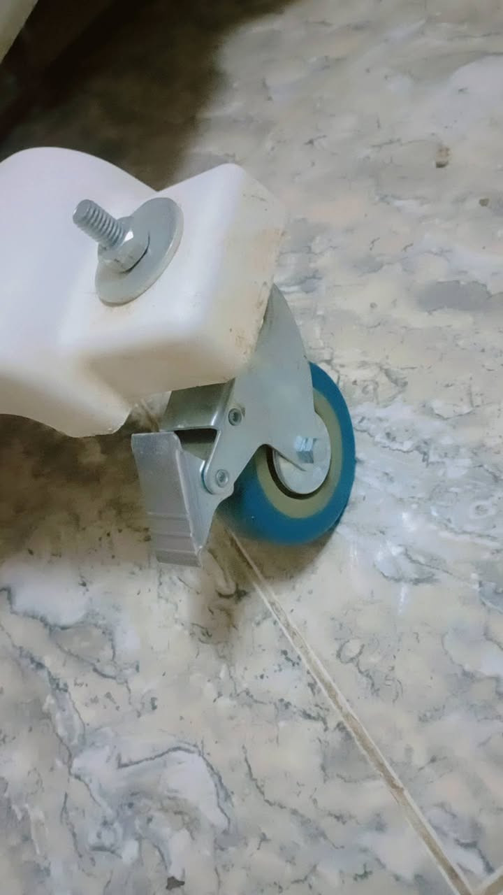 ياالله 
كمفيرا داخليه للبيع نظيفه وشغاله 
واتربام  وتايرات جدد 
سبب البيع مكان ماعندي والاطفال يلعبون بيها
(محورها دكم لان الاهل ميعرفون يشغلوها)
عنوان حله شارع ٦٠ 
س٦٥ قفل
***********
