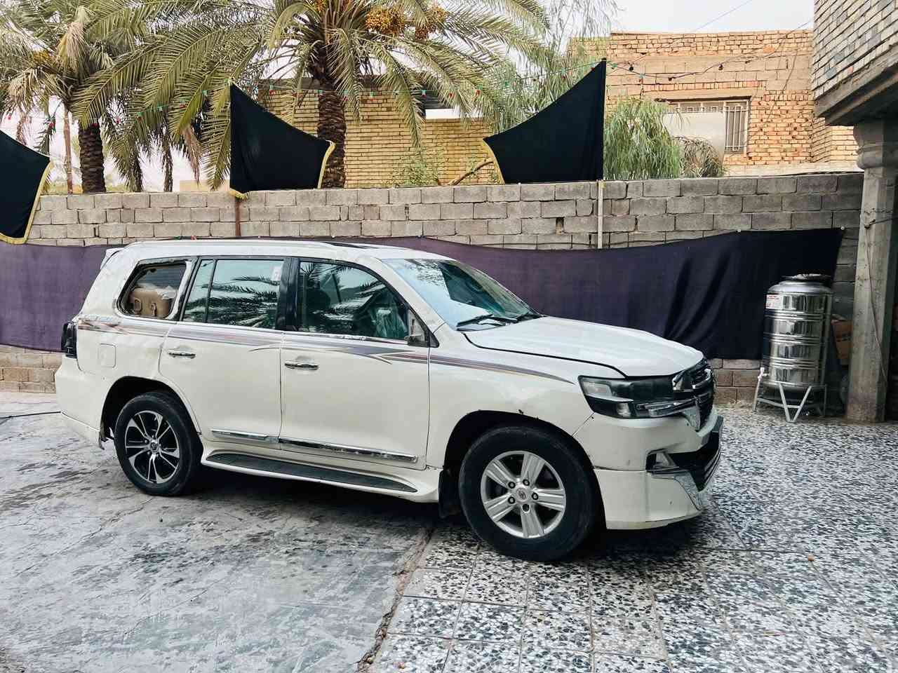 سلام عليكم للبيع تيوتا لاندكروز 2009محدثه 2021 رقم بغداد انكليزي تحويل مباشر اخوان سياره تعرضت لحادث جفيه خفيفه كما موضحه بلصور بدون دواخل ابيع على وضعهه سياره شغاله وتمشي تبريد ثلج كير مكينه شواصي كفاله سياره فول مواصفات 6سلندر مكان السياره بغداد السعر148$
الاستفسار ***********
