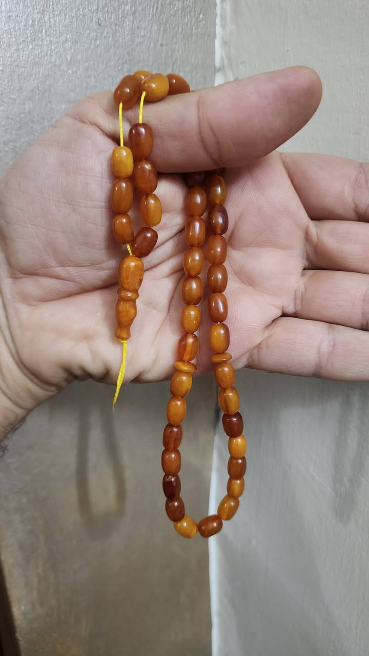 السلام عليكم 
كهرب الماني قديم اصل عقود 
الوزن ١٩ غرام 
٤٥ خرزة 
للإستفسار متوفر واتساب 
***********
متوفر توصيل في بغداد والمحافظات
