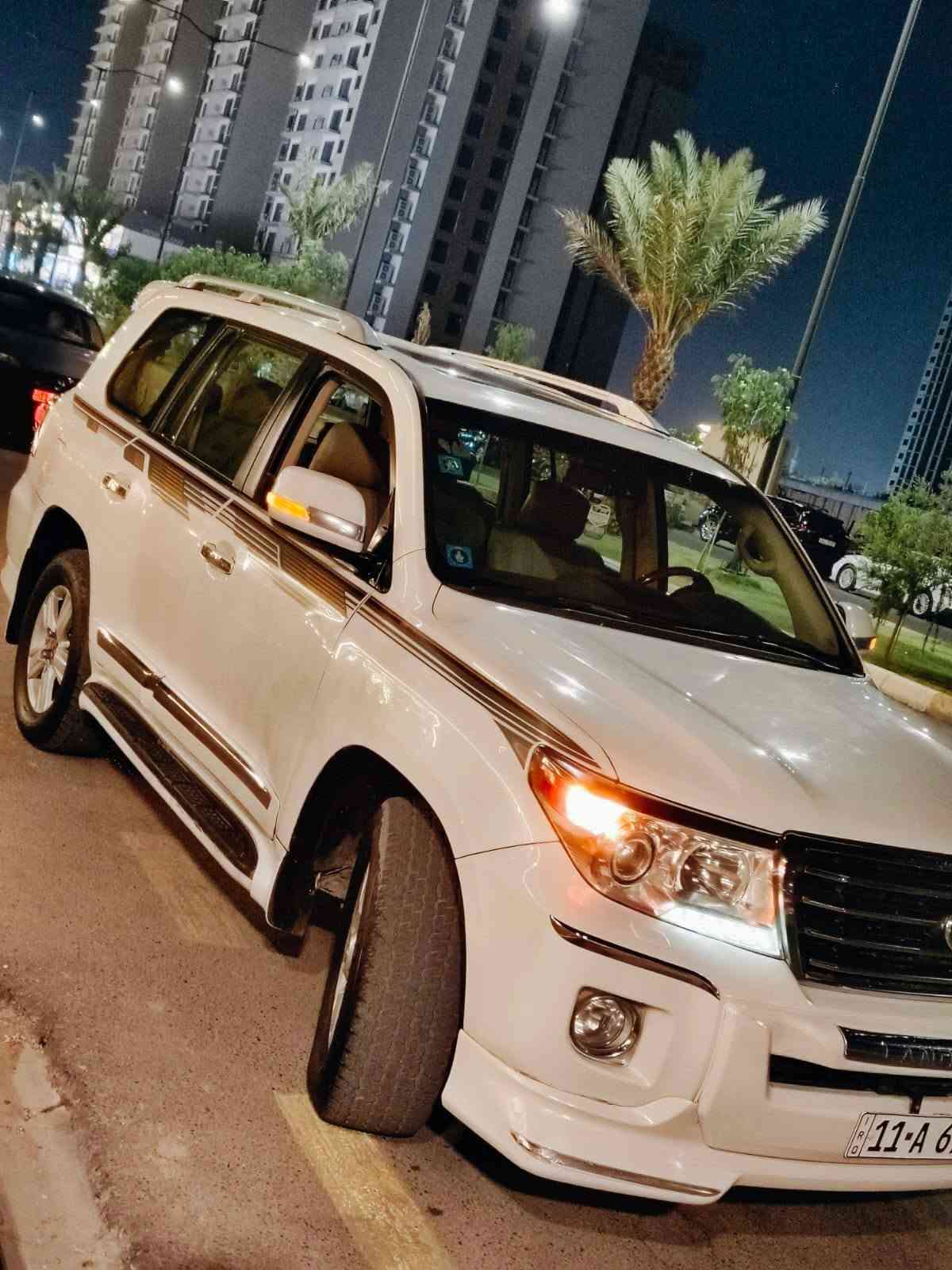 لاندكروز ٢٠١٢ رقم بغداد باسمي رقم الدولي 
مكفوله تماما من صبغ فقط نص باب خلفي اثر شخط 
جاهزه من كل نواحي 
محرك كير تخم تاير صدر جديد
مسويلها ادامه كامله بالشركه
سياره جاهزه ماتصرف عليها دينار 
٦ سلندر 
٣ قطع تبريد 
السعر ٣٠٠ وبيها مجال 
مكان بغداد الكرخ
رقم تلفون ***********
