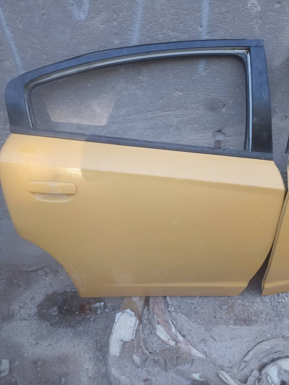السلام عليكم اربع بيبان ودعميه خلفيه للبيع *********** بي وتساب

