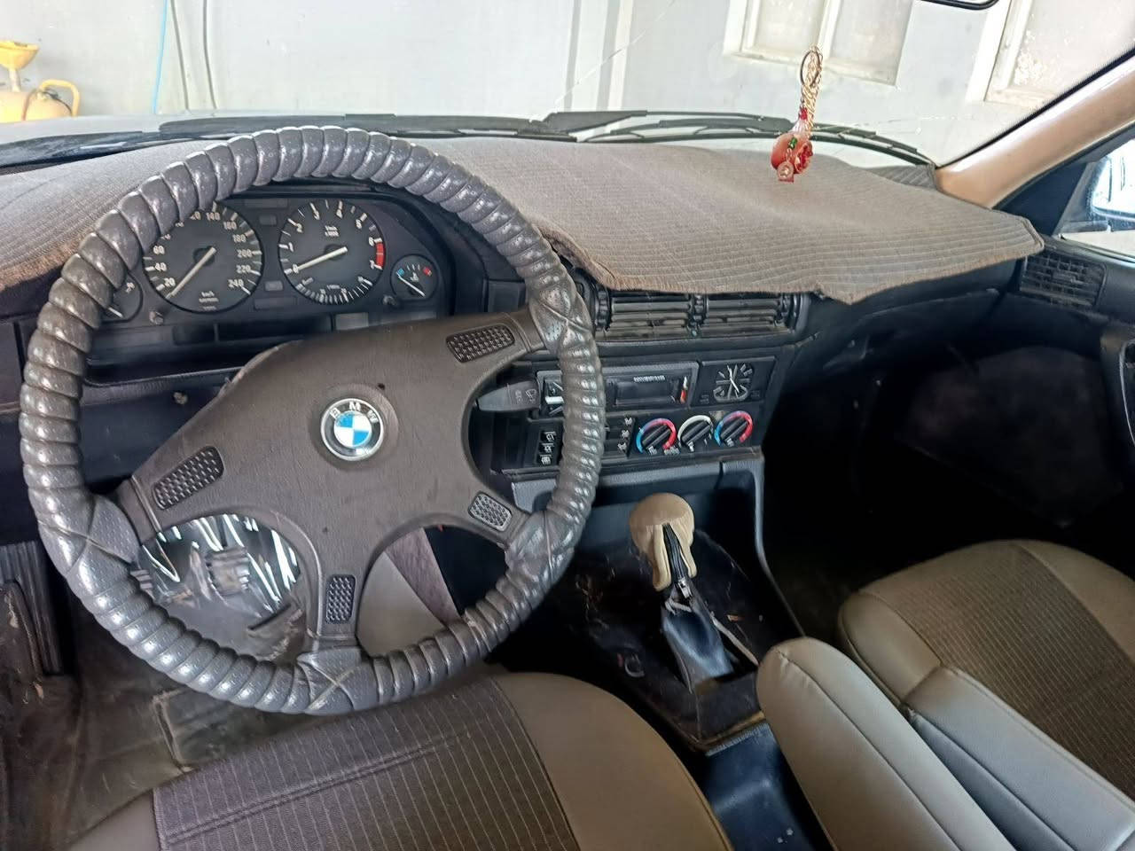 bmw 1990 گئیڕو مە کینە بە شە رت کتابی ڕیگە پیدانی لە گە ڵە دامناوە
نرخ 18گە ڵاو مە عامە ڵە وە تس ئە پو فایبە ری لە سە رە
