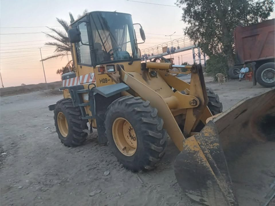 شفل كوماتسو حجم 100 موديل 2015 بدون رقم اي استفسار ***********
