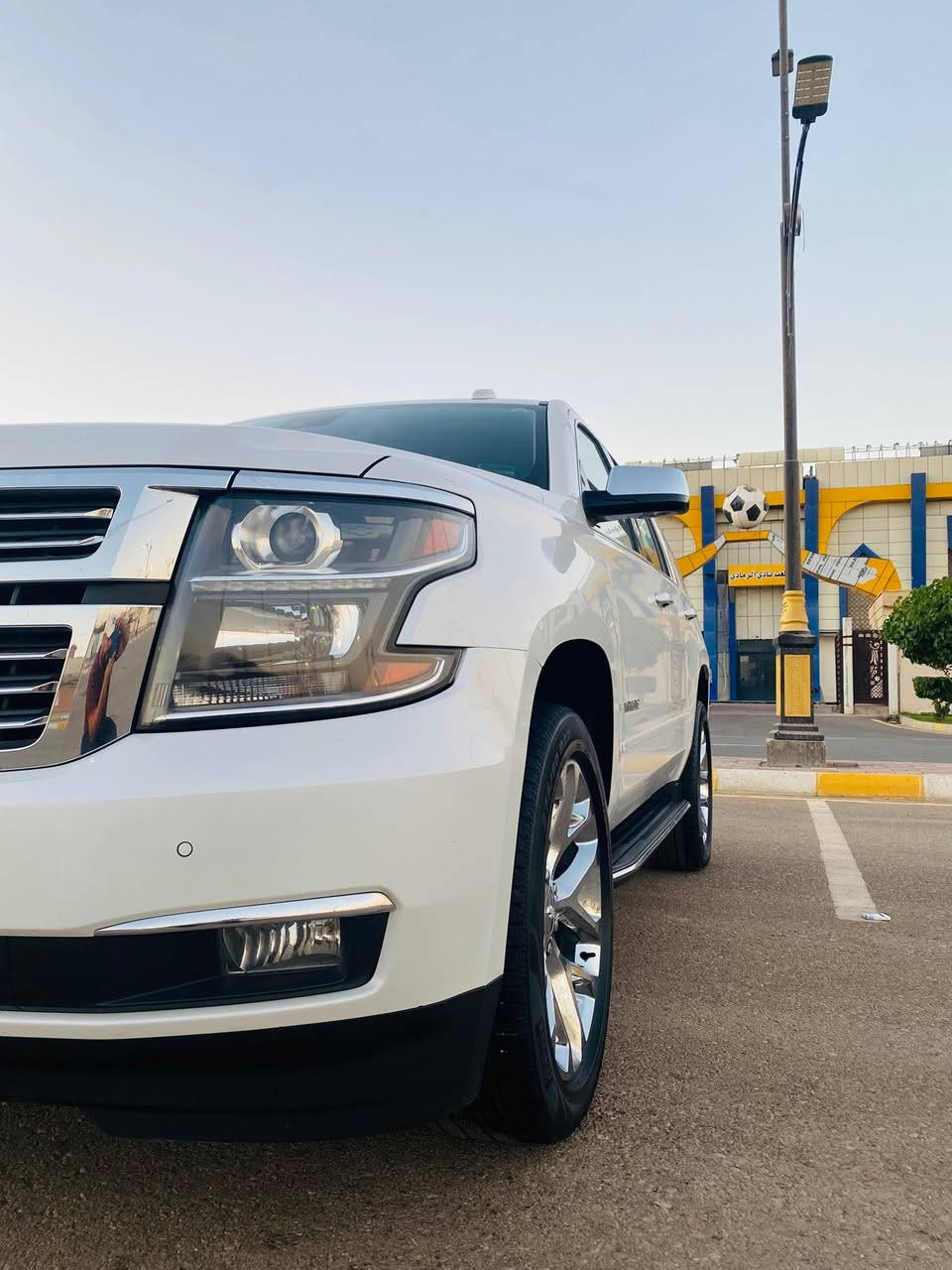 للبيع او مراوس حسب القناعه 
الفخامة و الهيبة الامريكية 🔥🔥
Chevrolet Tahoe 2020.
 تاهو ٢٠٢٠
مواصفات Premier اعلى فئه بالتاهو 
لون الداخل جملي 
داتا شو الشاشه الاكبر حجم ثلاثه ازرار تحكم 
بالداتا شو 
تحكم بمستوى السكليتر والبريك من الدشبول 
مقاعد تدفئة و تبريد
خزن ميمور
فتحة سقف 
شاحن لاسلكي
شاشة كبيرة
داتاشو
ثلاجة تبريد ومجمد
كاميرة بالمراة الامامية
مكينة ٨سلندر حجم ٥.٣لتر 
ماشية١٢٣ الف كم و بحالة جداً ممتازة 
السيارة مكفولة بدون دعم و صبغ و اخر سيرفس في وكالة المنصور يعني السيارة كاملة مكملة 
السياره تخم تاير تخم ويل كروم بدون اي ملاحضه بجسم السياره بالداخل والخارج السياره اني مالكها الثاني وعلى ايد وحده جديده جداً وبالخير على الي اصير من نصيبه سياره جديده وحيل حلوه نصبتها 
رقم بغداد باسمي  الدولي و اكيد شرط التحويل
سعر السيارة فقط 385 بيها مجال للطيبين

السيارة موجودة بالانبار - الرمادي اي استفسار اتصل علي الرقم 
((***********))
