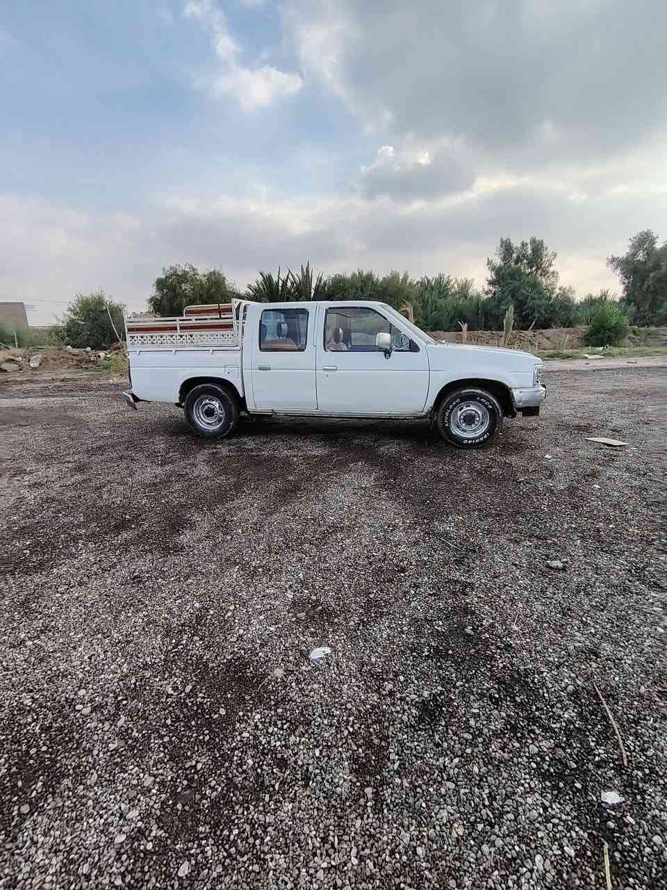 سلام عليكم نيسان موديل ٩٢ بسمي سنويه منتهي السعر ٢٥ وبيه مجال ***********
