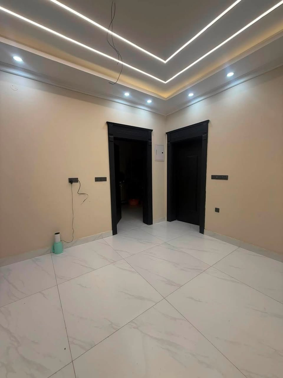 🏡 للبيع بيت مميز في الجمعيات 3 – قرب الأفراح

📍 بيت ركن بموقع مميز
📐 مساحة البناء: 260 م²
🌳 مع البيت قطعة وقف بمساحة 450 م²
📜 مساحة الطابو: 176 م²
🛏️ مجموع الغرف: 6 غرف
🛌 4 غرف نوم ماستر
🏗️ بناء 2025 – درجة أولى
🧱 البناء من الطابوق
✨ البيت مغلف بالمرمر
🎨 السقف كامل جبس مع ديكورات
🛋️ البيت مؤثث بالكامل

💰 السعر المطلوب: مليار و100 مليون
📞 للاستفسار:

***********
***********
