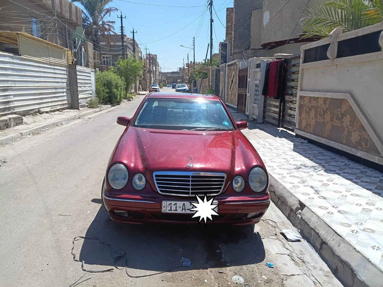 السلام عليكم
مارسدس ام عيون موديل 2000

فئة E230 

مصبوغة عام جمالية لا بيهة ضربة ولا شي 

كشنات كهرباء 

تبريد ثلج 

مثبت سرعة 

كاملة متكاملة صدر وكير ومكينة كفالة 

السعر ١٢٨ ورقة
***********
